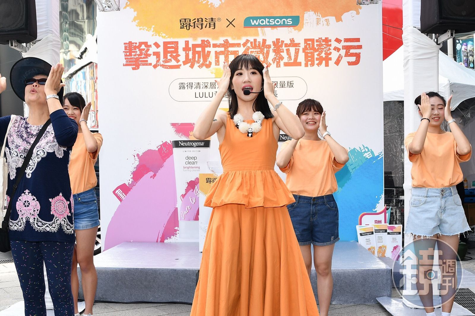 Lulu黃路梓茵受邀出席洗面乳品牌露得清活動擔任一日店長。(利眾公關)