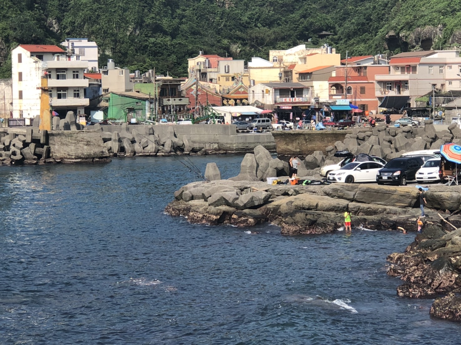 鼻頭角漁港為公告禁止潛水活動區域。（翻攝畫面）