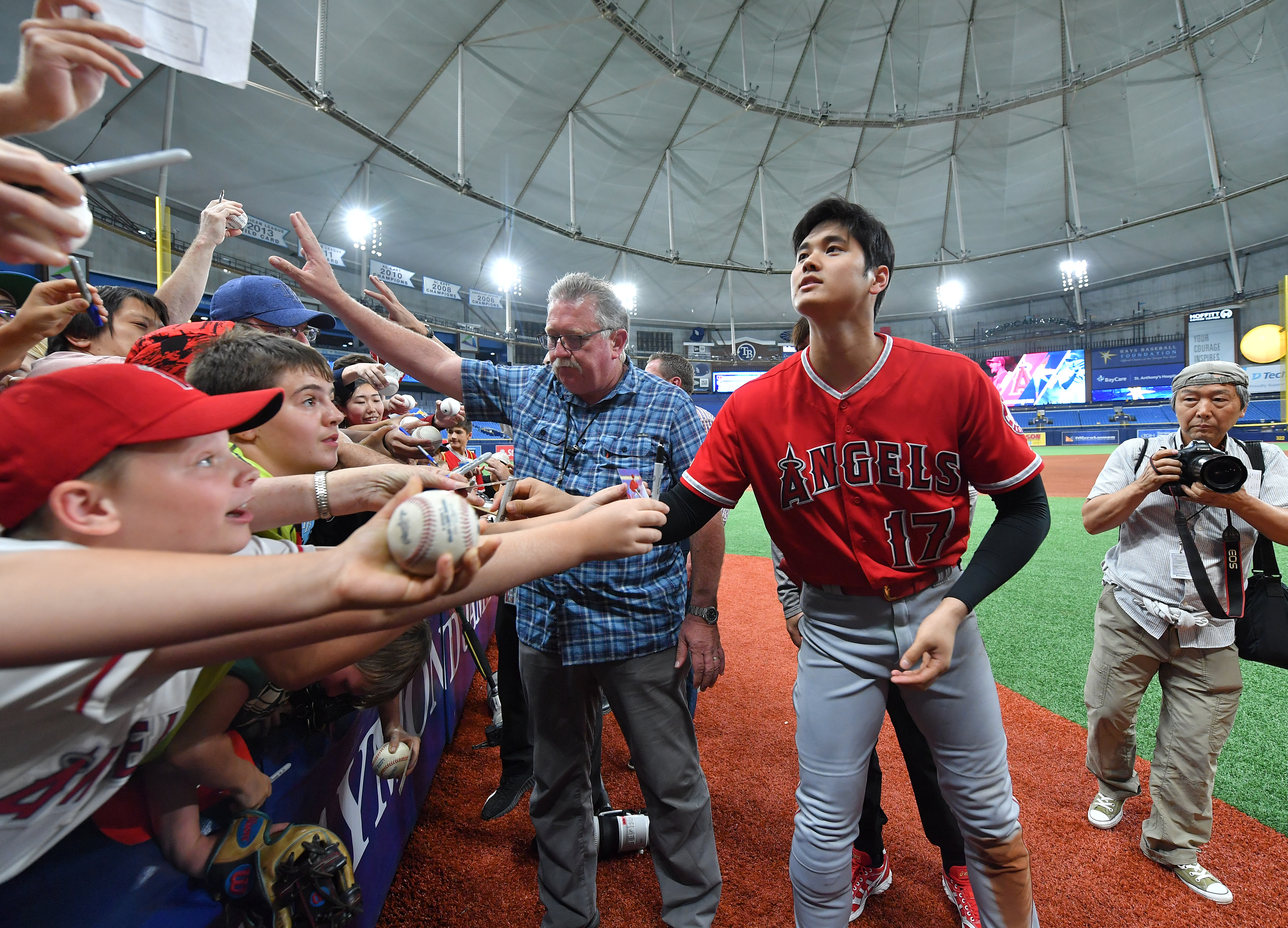 大谷成為天使隊史第一位締造完全打擊的左打者。（東方IC）
