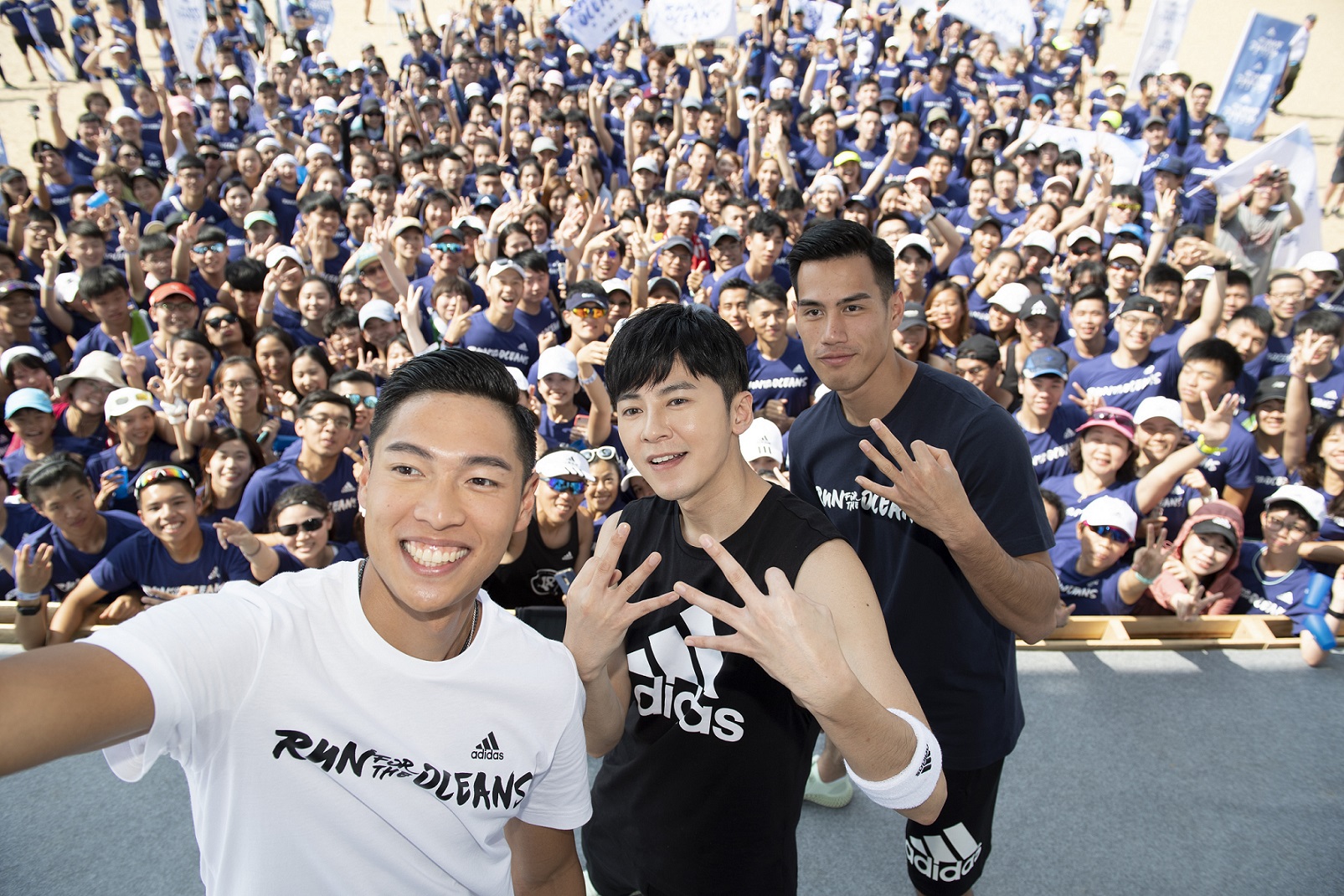 「跨欄王子」陳傑（左起）、李國毅、「台灣最速男」楊俊瀚，一起參加「為海開跑」活動。（adidas提供）