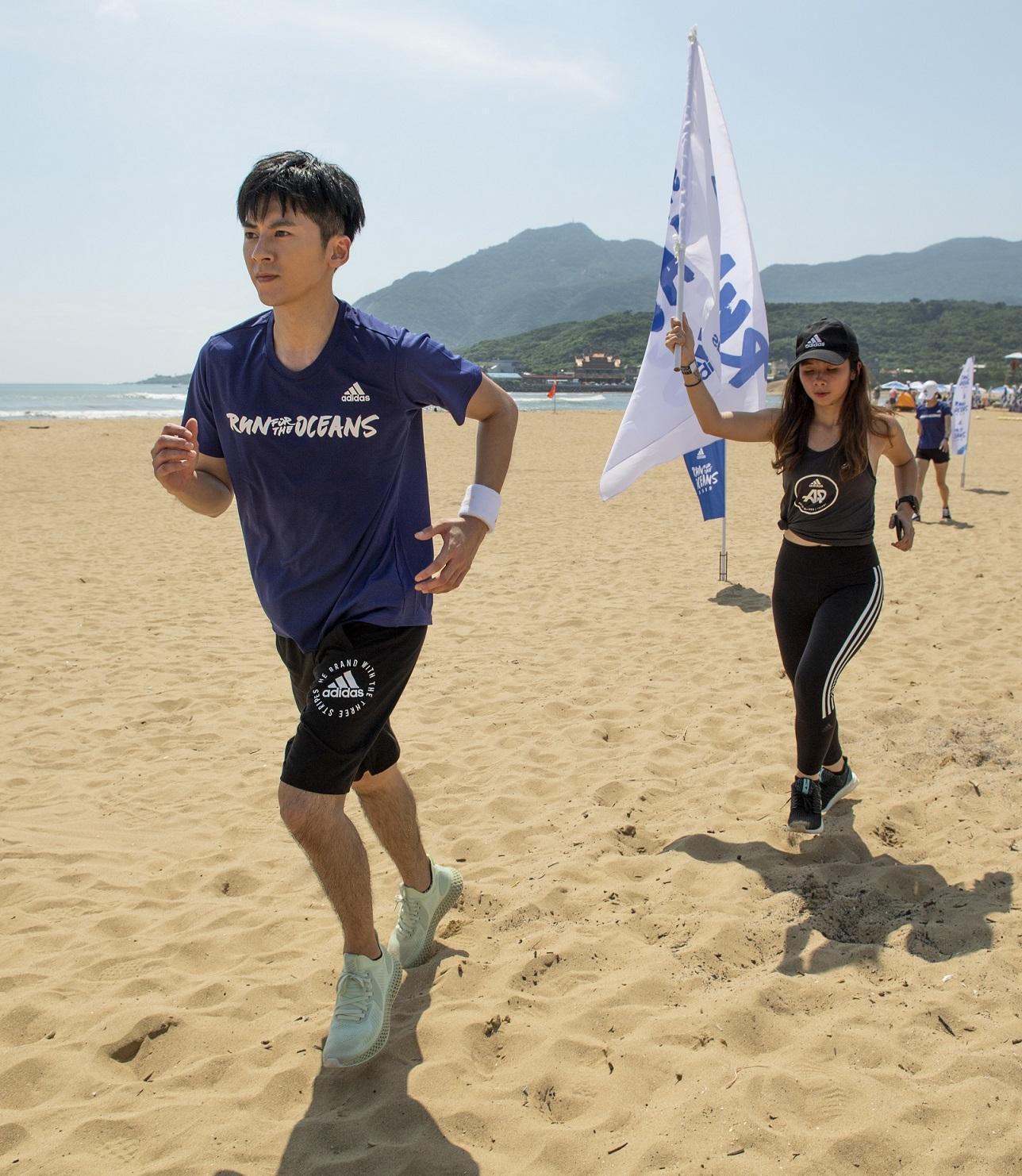  李國毅腳傷尚未康復，熱血參與環保路跑。（adidas提供）