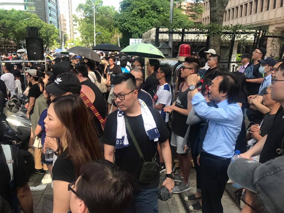 台北市議員王世堅也現身支持「撐香港,反送中」集會。(翻攝自王世堅臉書)