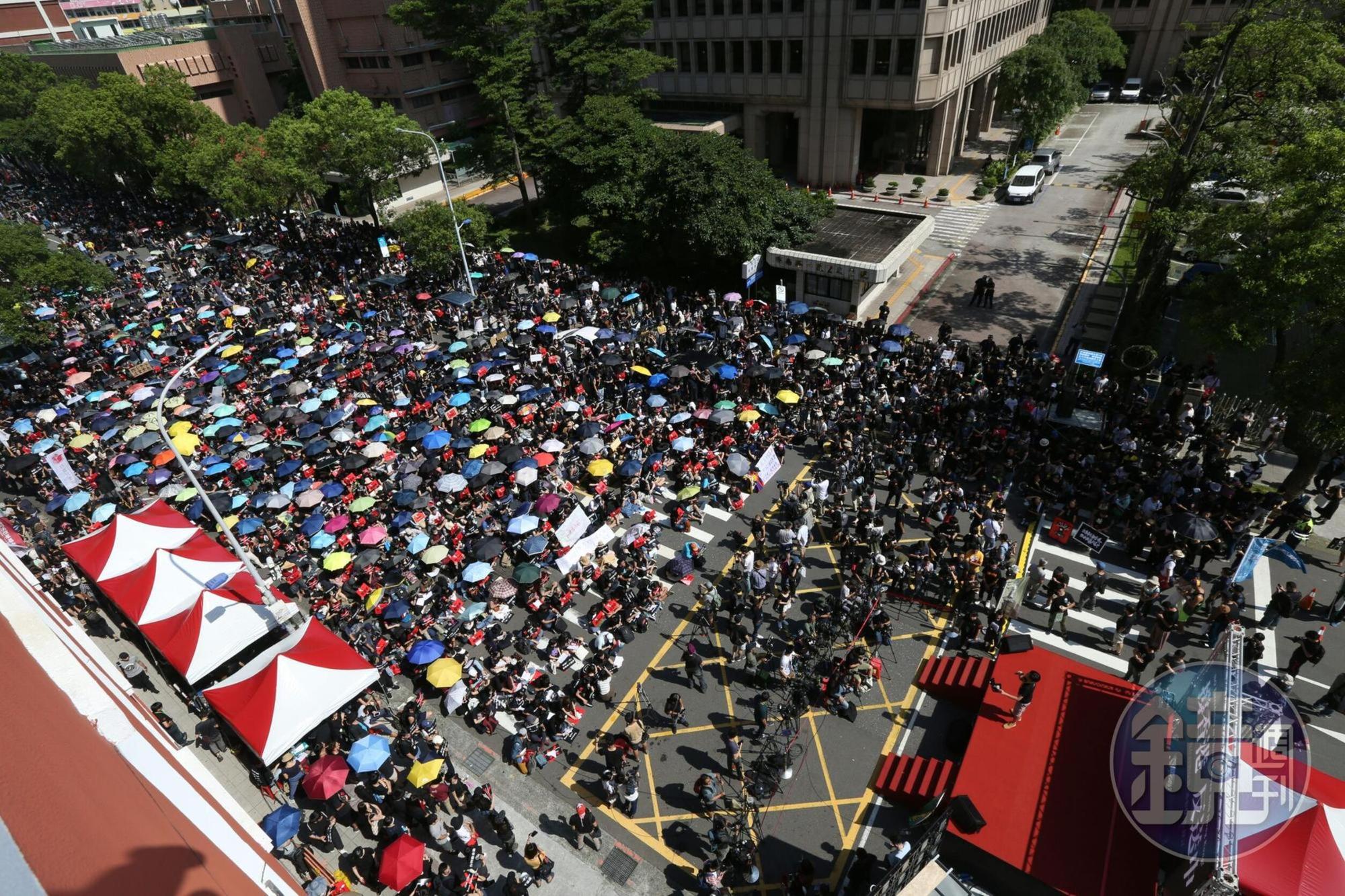 【反送中616】台灣「撐香港，反送中」 萬人聚立院聲援 - 鏡週刊 Mirror Media