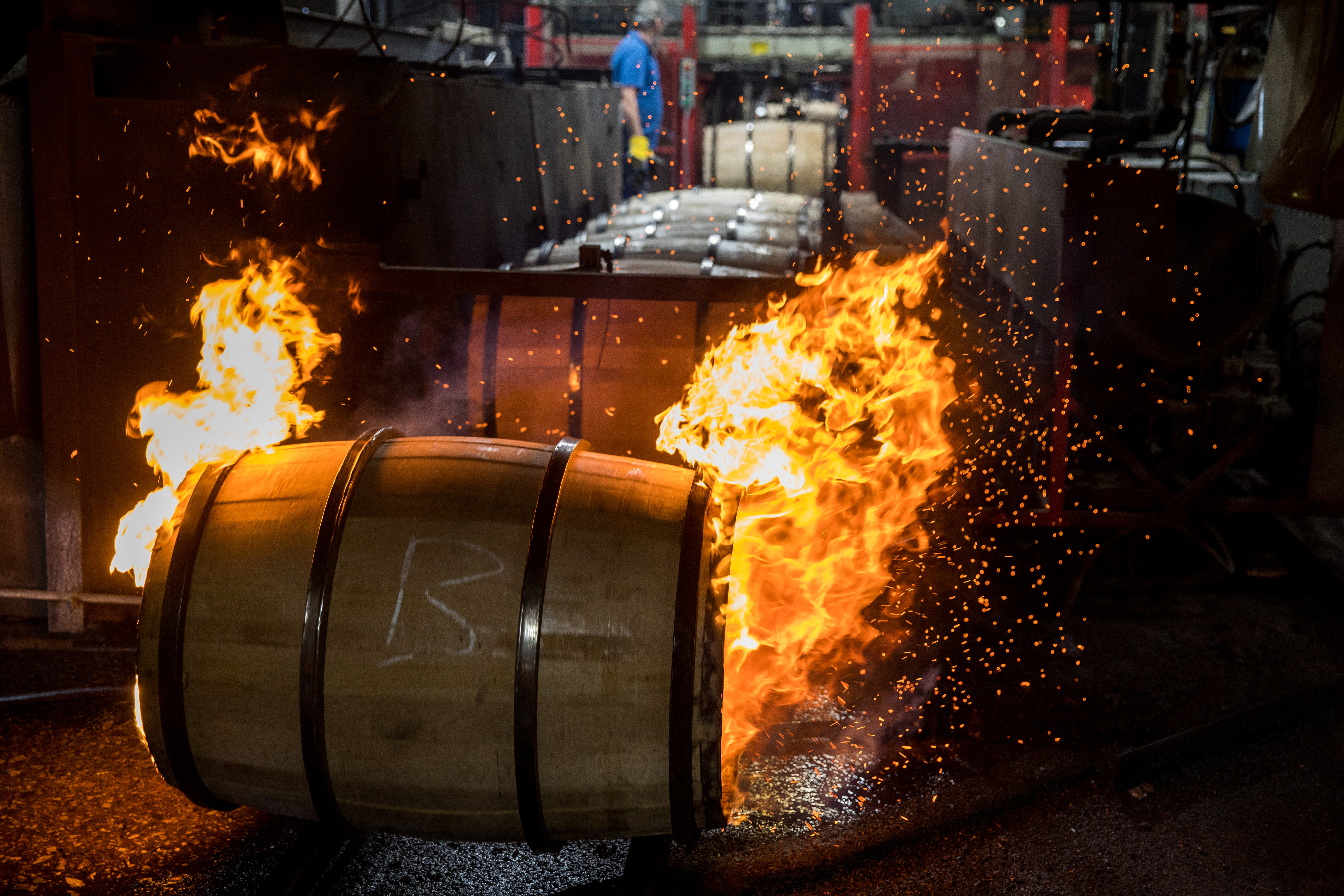 波本威士忌須使用經過火烤的全新美國橡木桶來陳年。