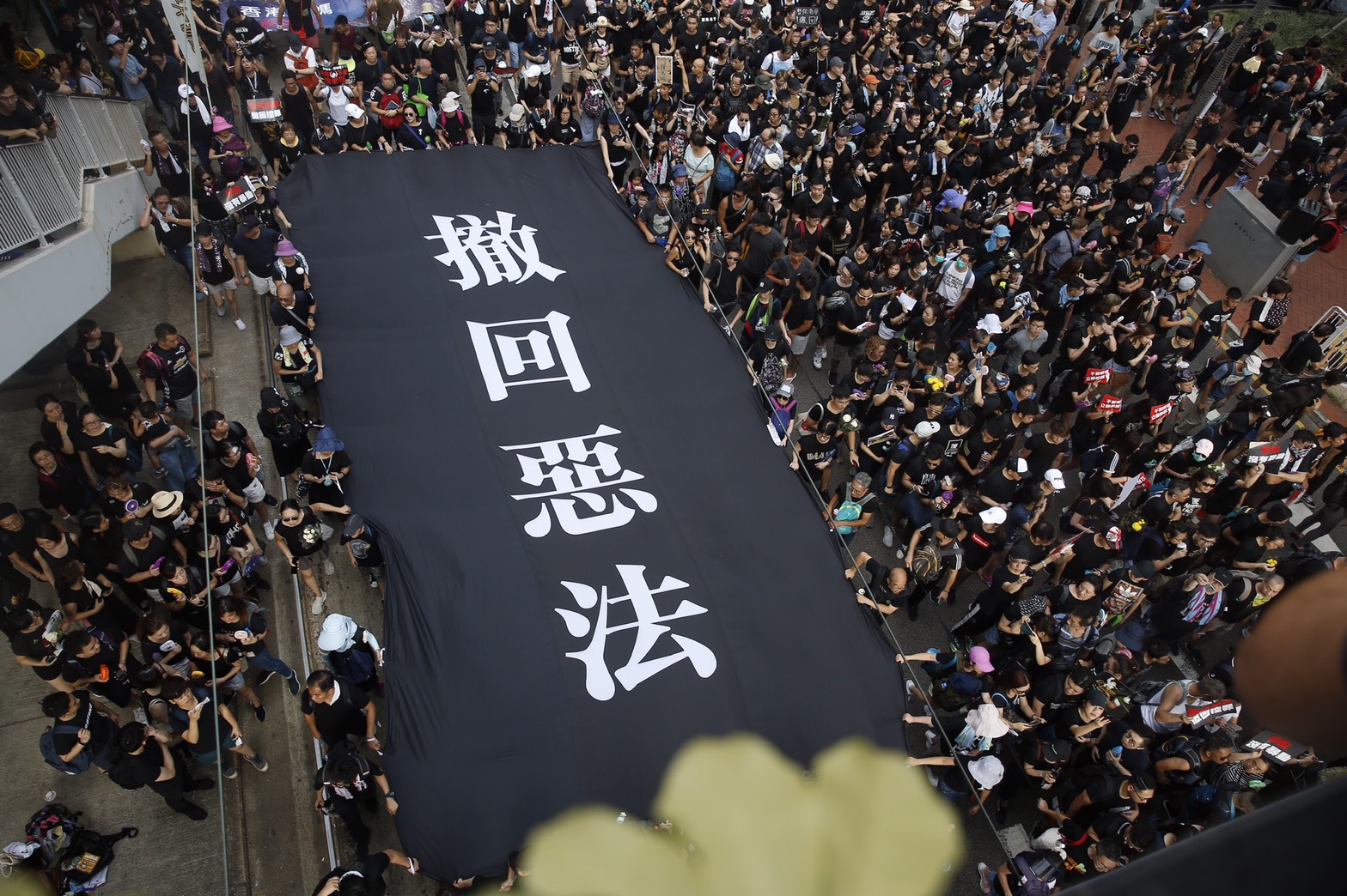 616香港反送中大遊行，大數據預測最多高達144萬人參與。港府修訂《逃犯條例》，讓原本已因貿易戰緊張的中美雙邊關係更形複雜。（楊子磊攝）