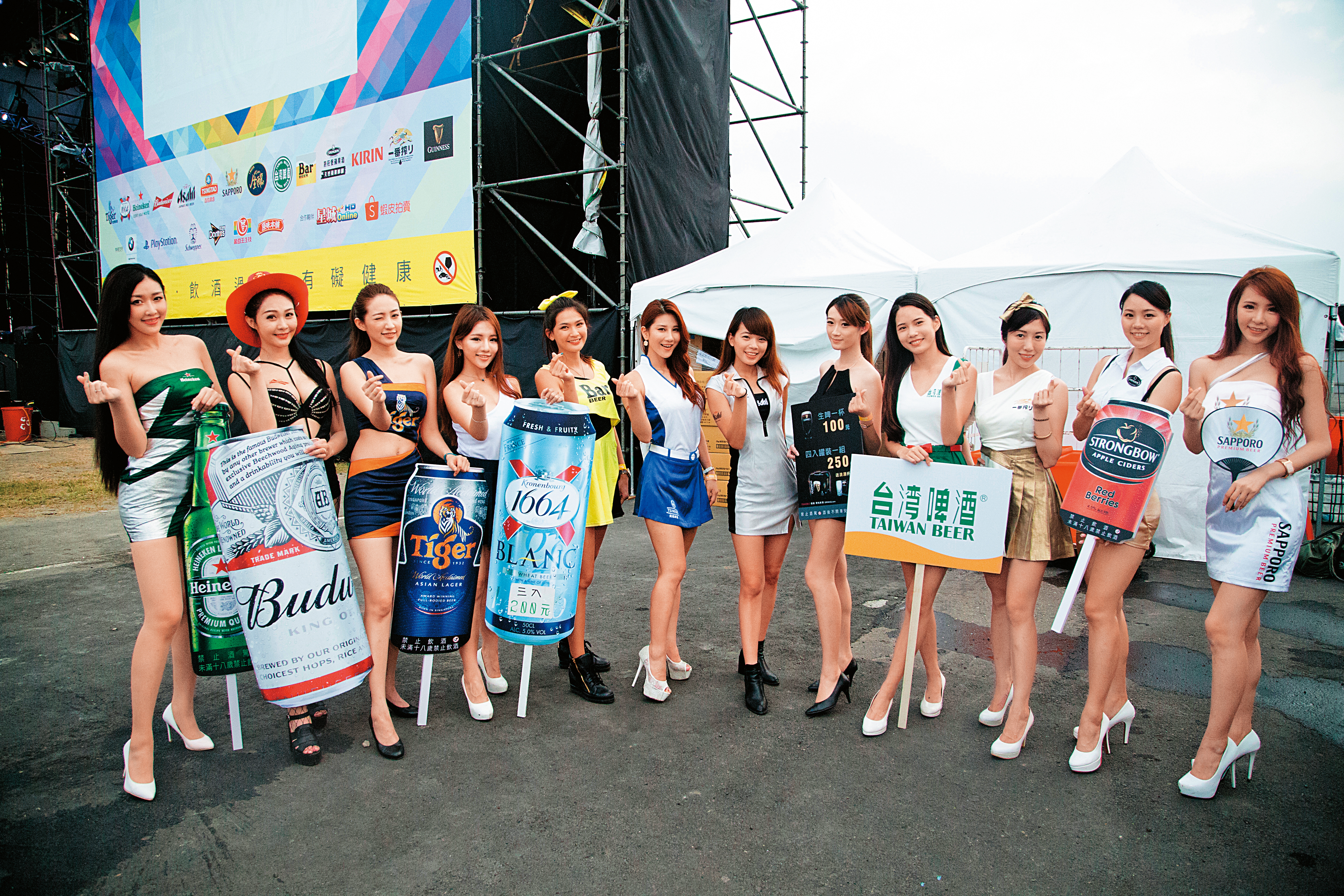高雄啤酒音樂節場內透過各項活動凝聚人潮及買氣，前年的啤酒女神票選吸引12家廠商參與。（寬寬整合行銷提供）