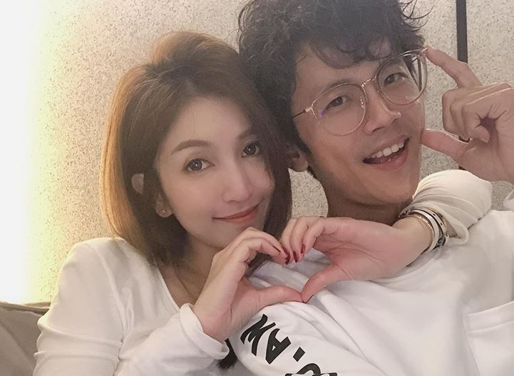 正宮Grace稍早在臉書po文，似乎願意原諒丈夫出軌喊話，「陳秉立……你的世界在下雨嗎？換我…為你撐傘…」（翻攝自Grace臉書）