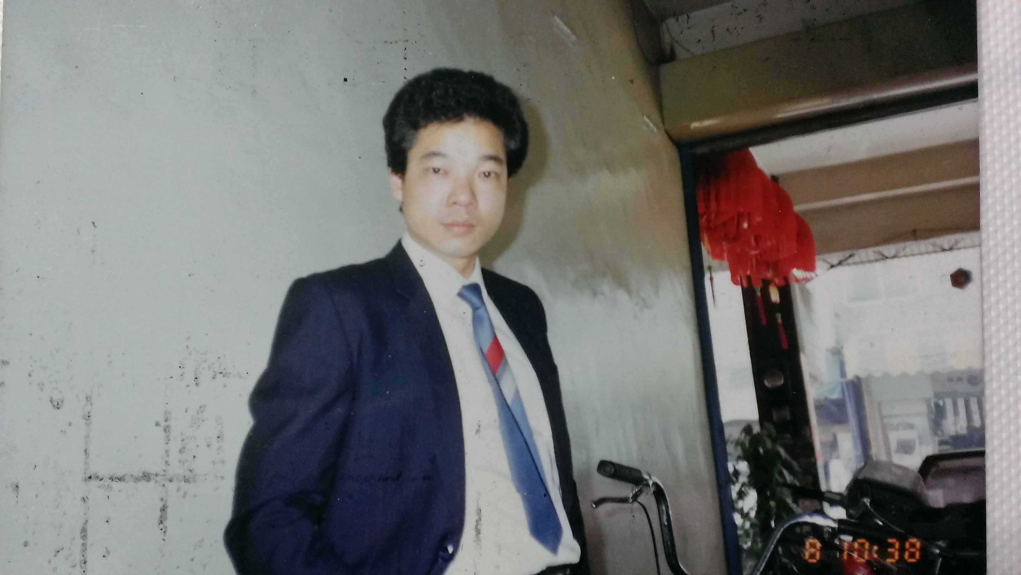 張瑞榮年輕時原本在飯店業工作，後來因為不甘心投資石沉大海，辭職進入三能。（三能提供）