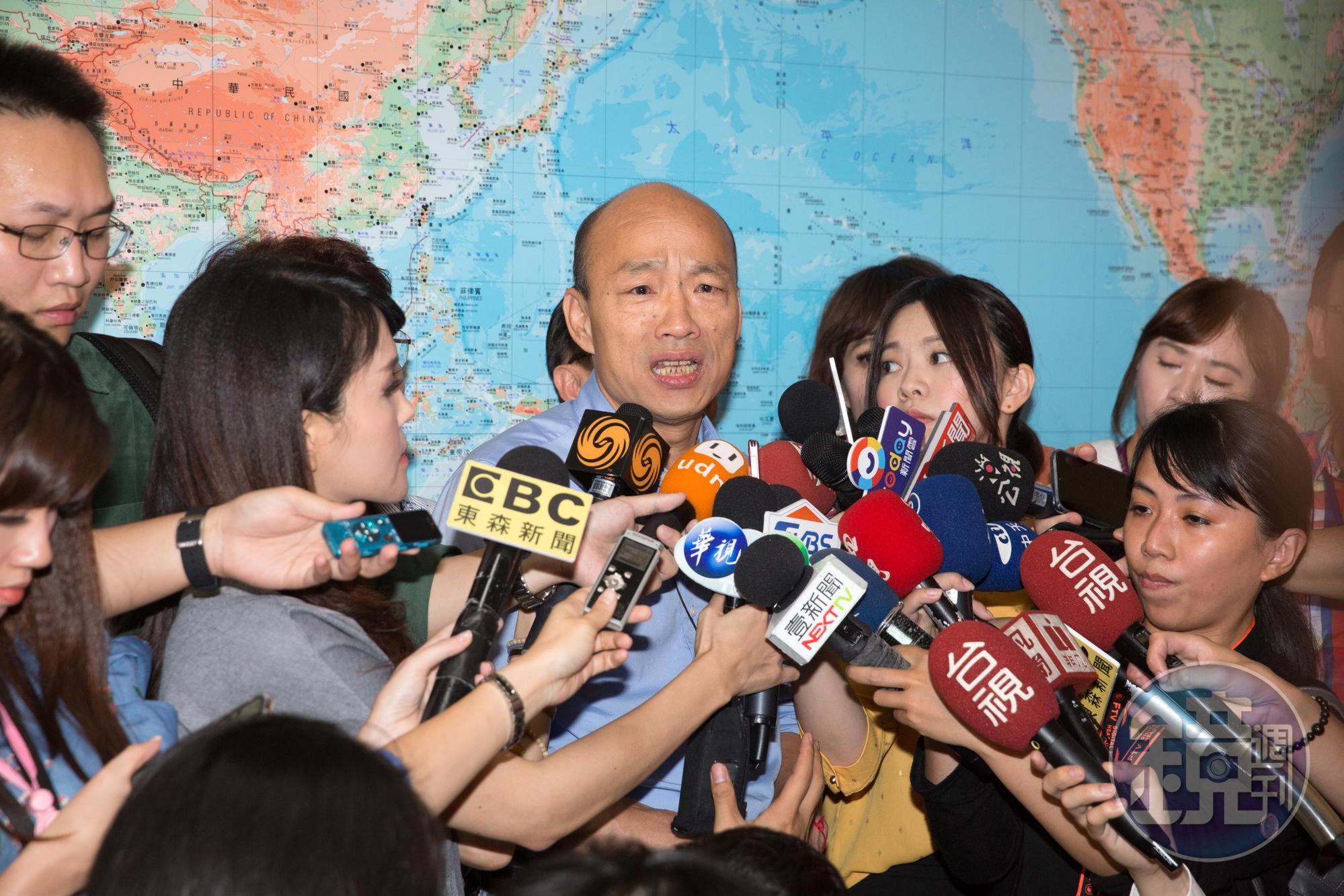 高雄市長韓國瑜今北上立法院,一一拜會民進黨高雄市立委,爭取防治登革熱預算。