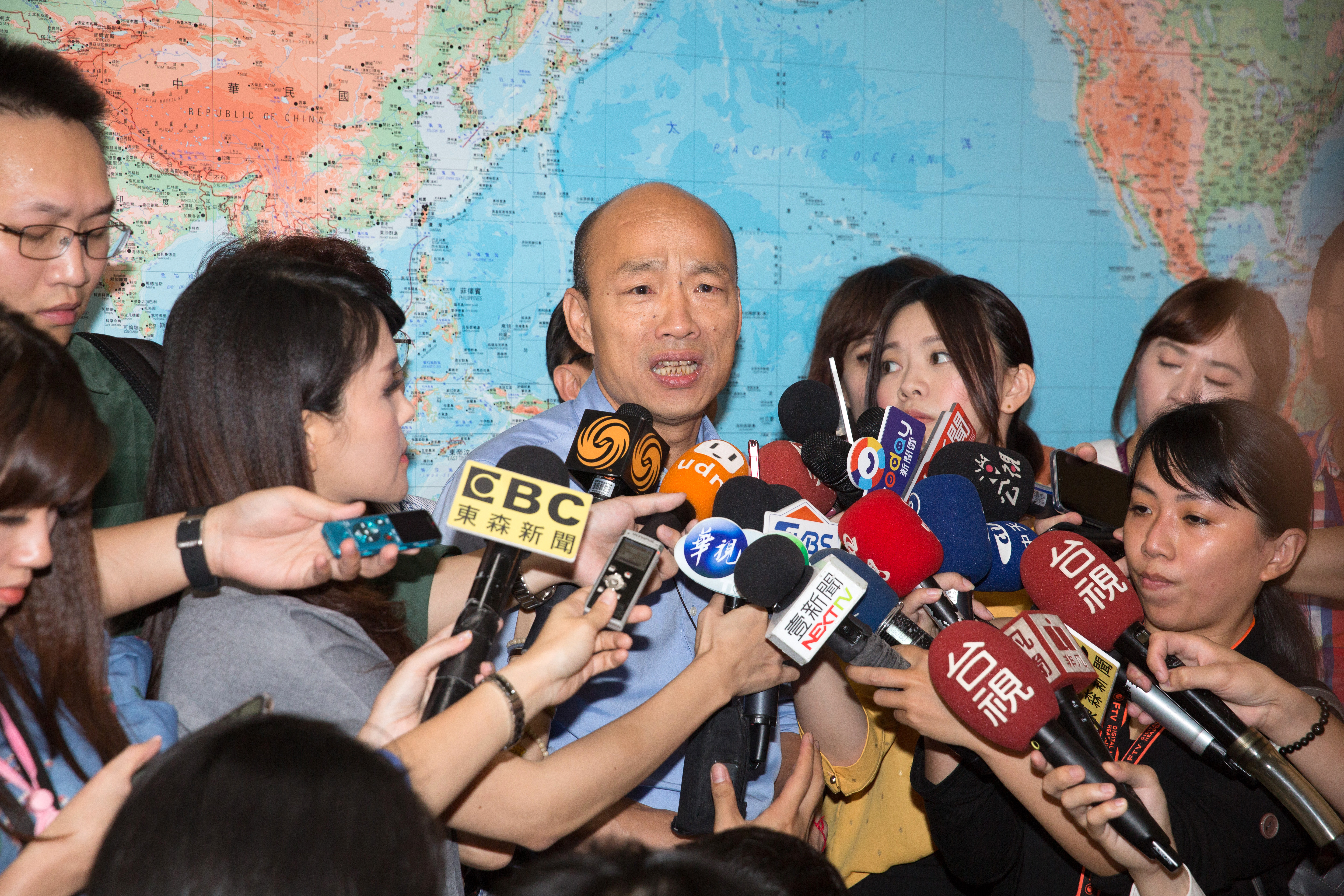 高雄市長韓國瑜今北上立法院，一一拜會民進黨高雄市立委，爭取防治登革熱預算。