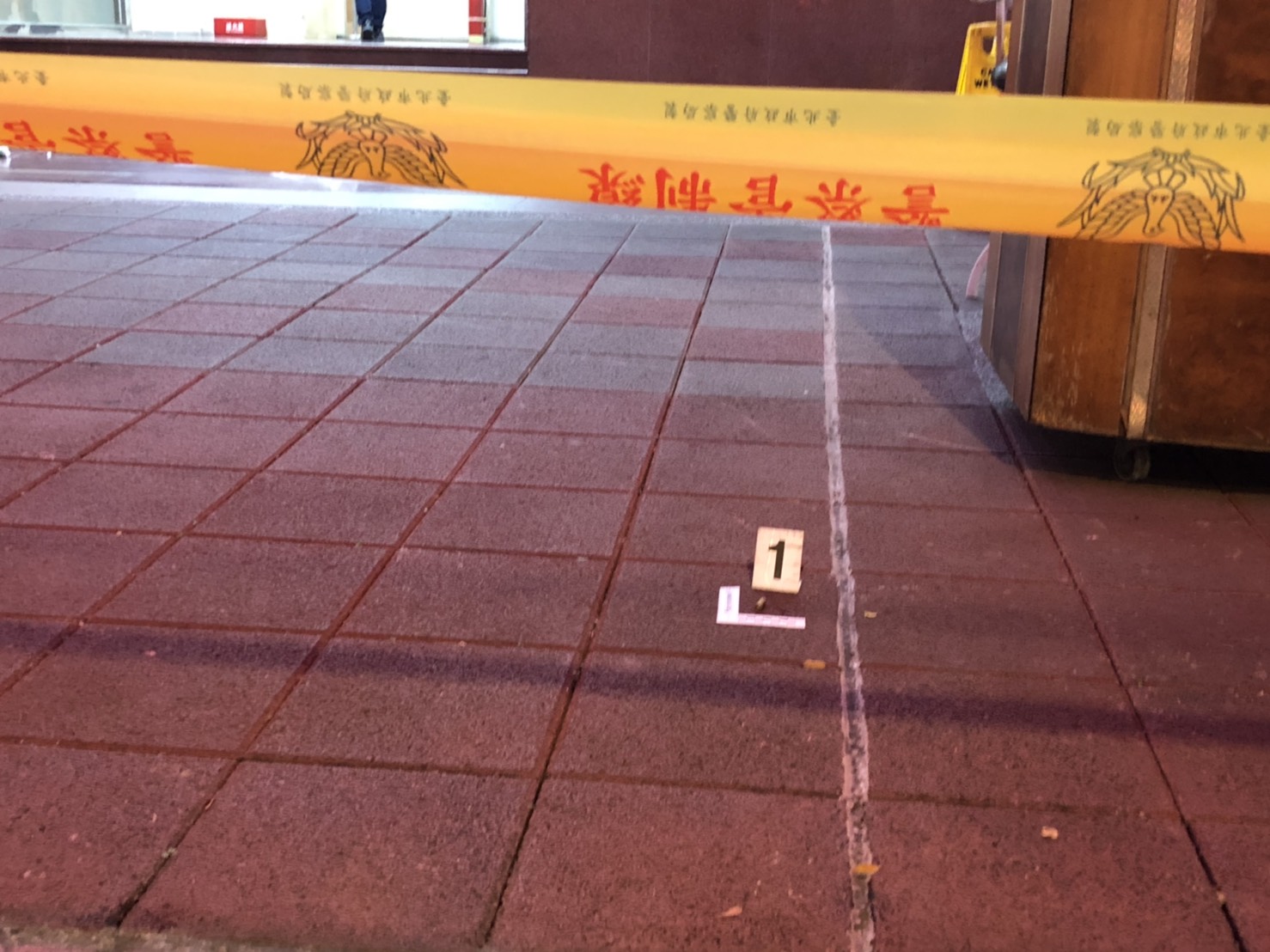 大同區某三溫暖前發生槍擊案，泊車組長遭客人朝眉心開槍，送醫不治。（翻攝畫面）