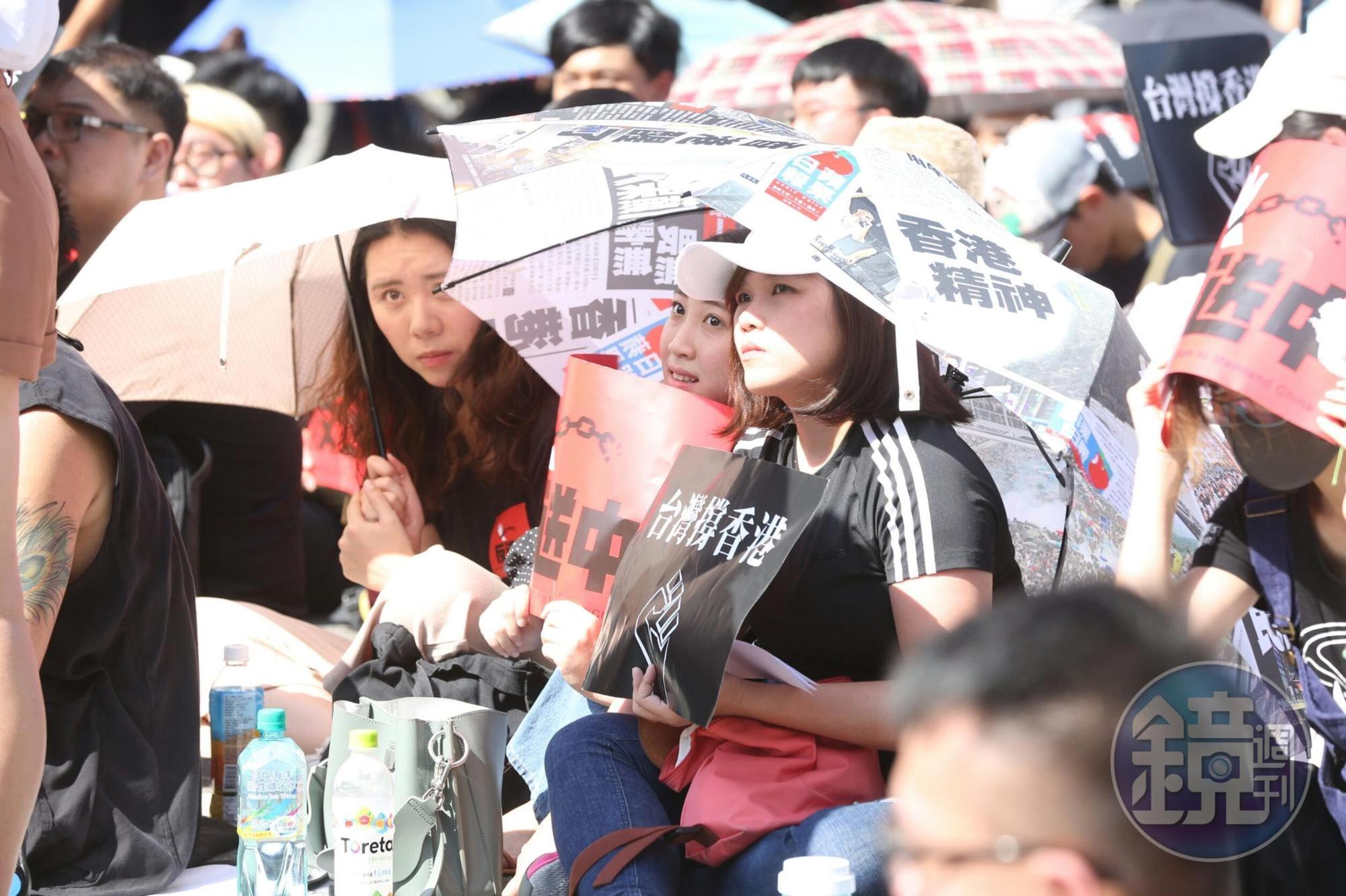 不少在台港人也走上街頭，隔海聲援香港的抗議行動。