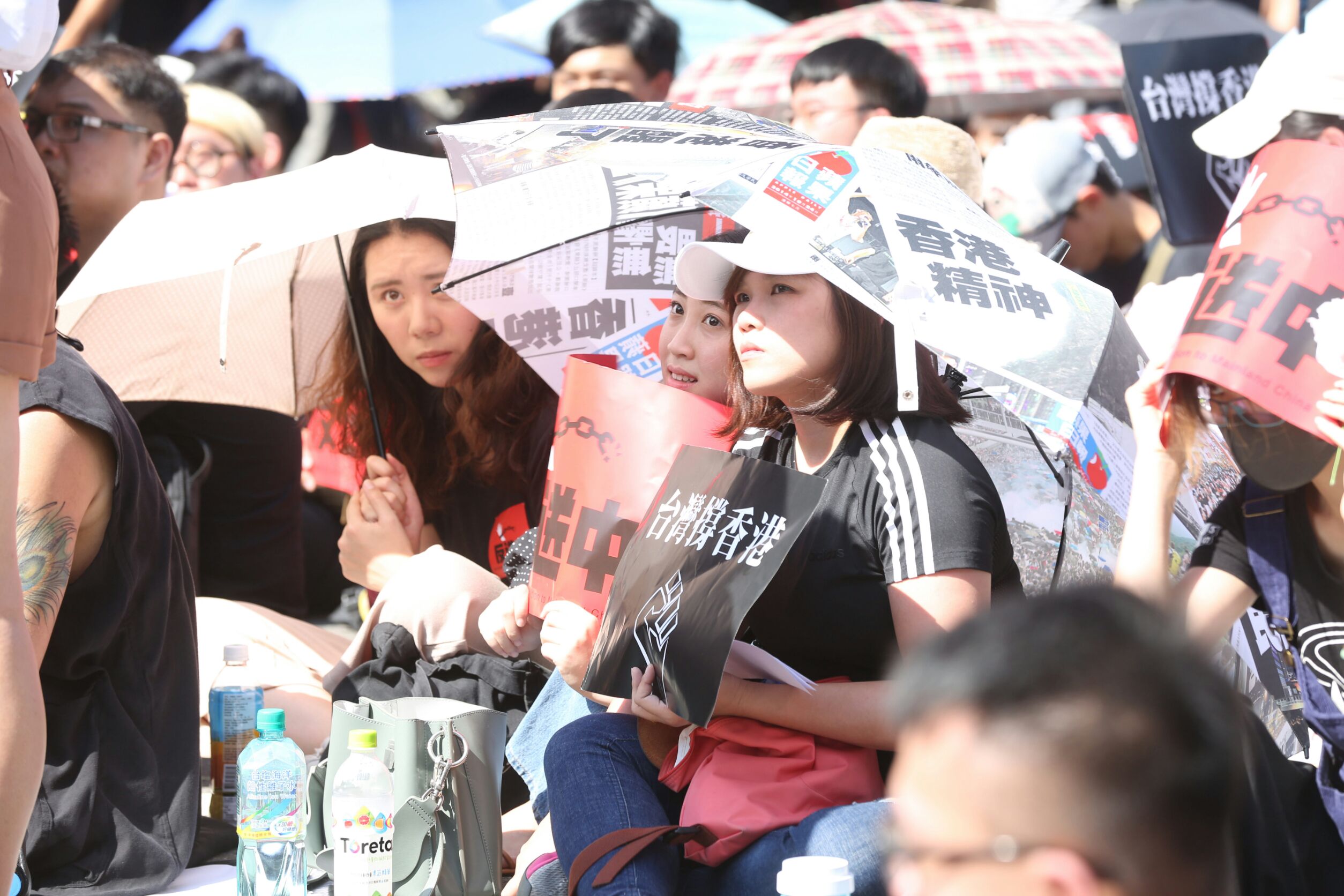 不少在台港人也走上街頭，隔海聲援香港的抗議行動。