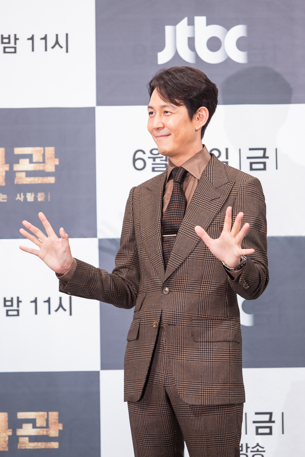 影帝李政宰為了《輔佐官》的好劇本重回電視劇。（Netflix提供）
