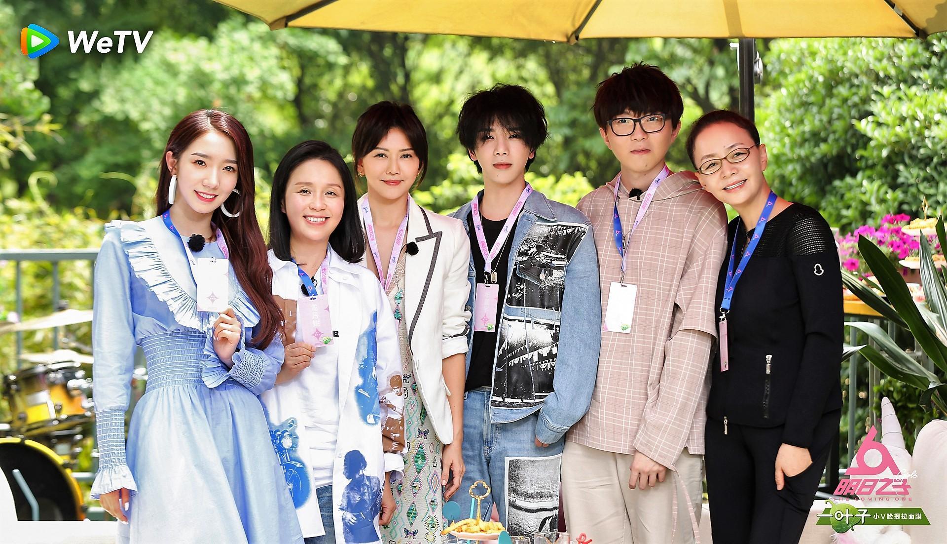 孫燕姿（右三）與WeTV《明日之子》導師群合影。（圖／WeTV提供）