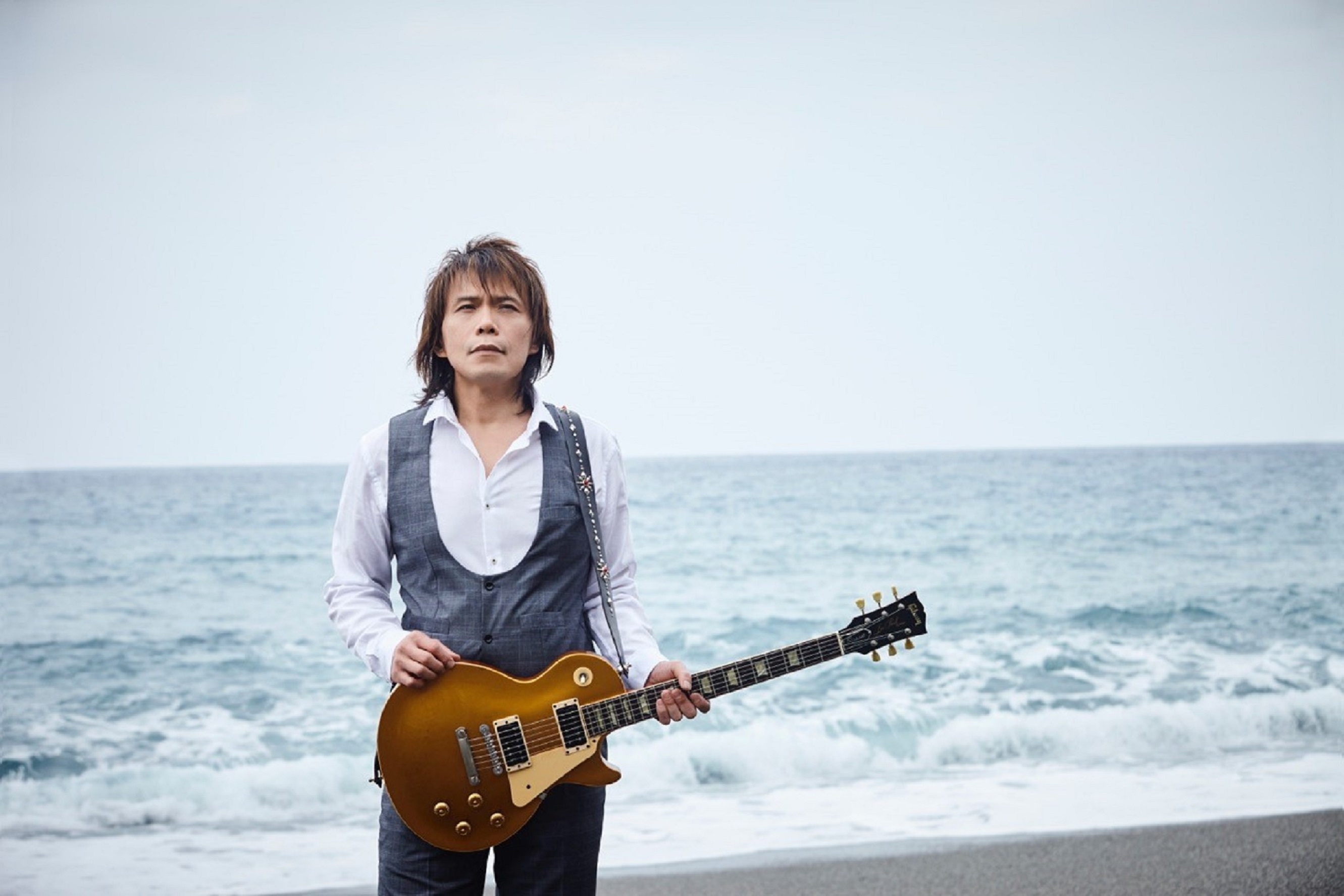 伍佰將於7月11日推出新專輯《讓水倒流》，新歌〈最美的時刻〉呈現的是了然於胸的從容。（環球唱片提供）