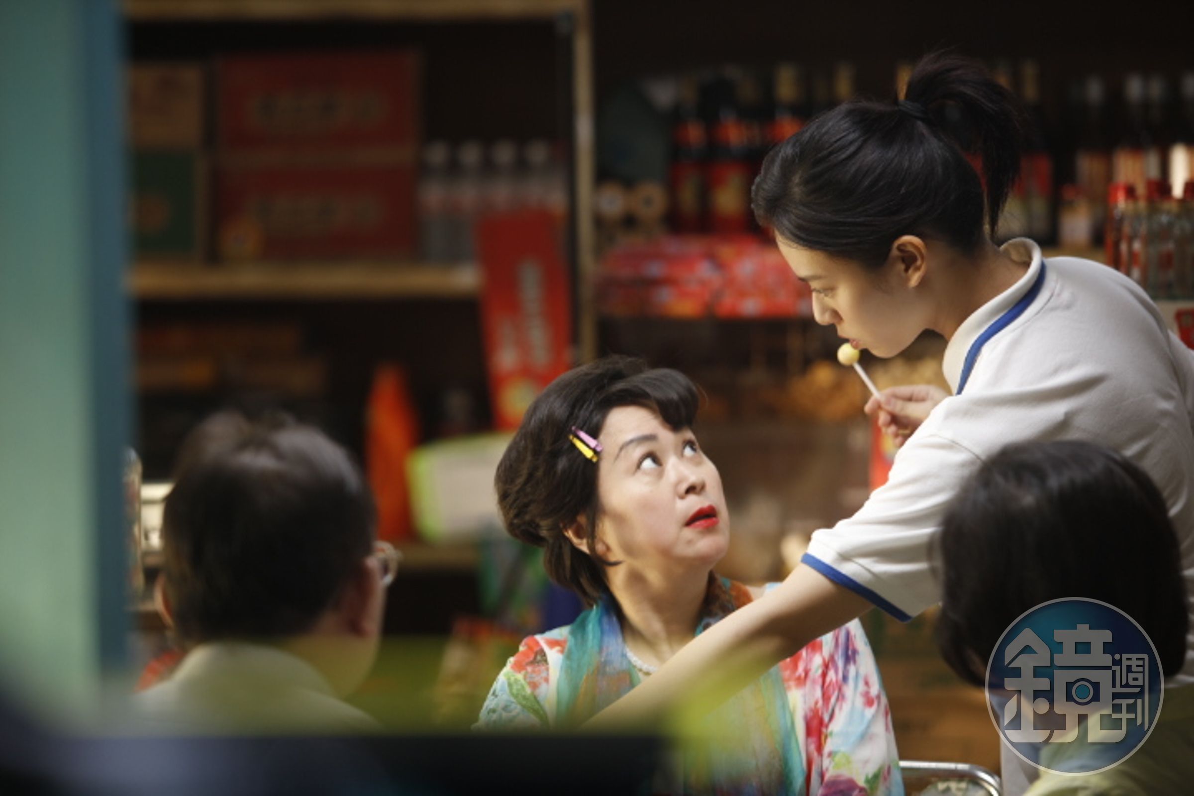 宋芸樺與王月在片中飾演母女，媽媽望女成鳳逼女兒讀書，母女倆經常鬥智。（群星瑞智提供）