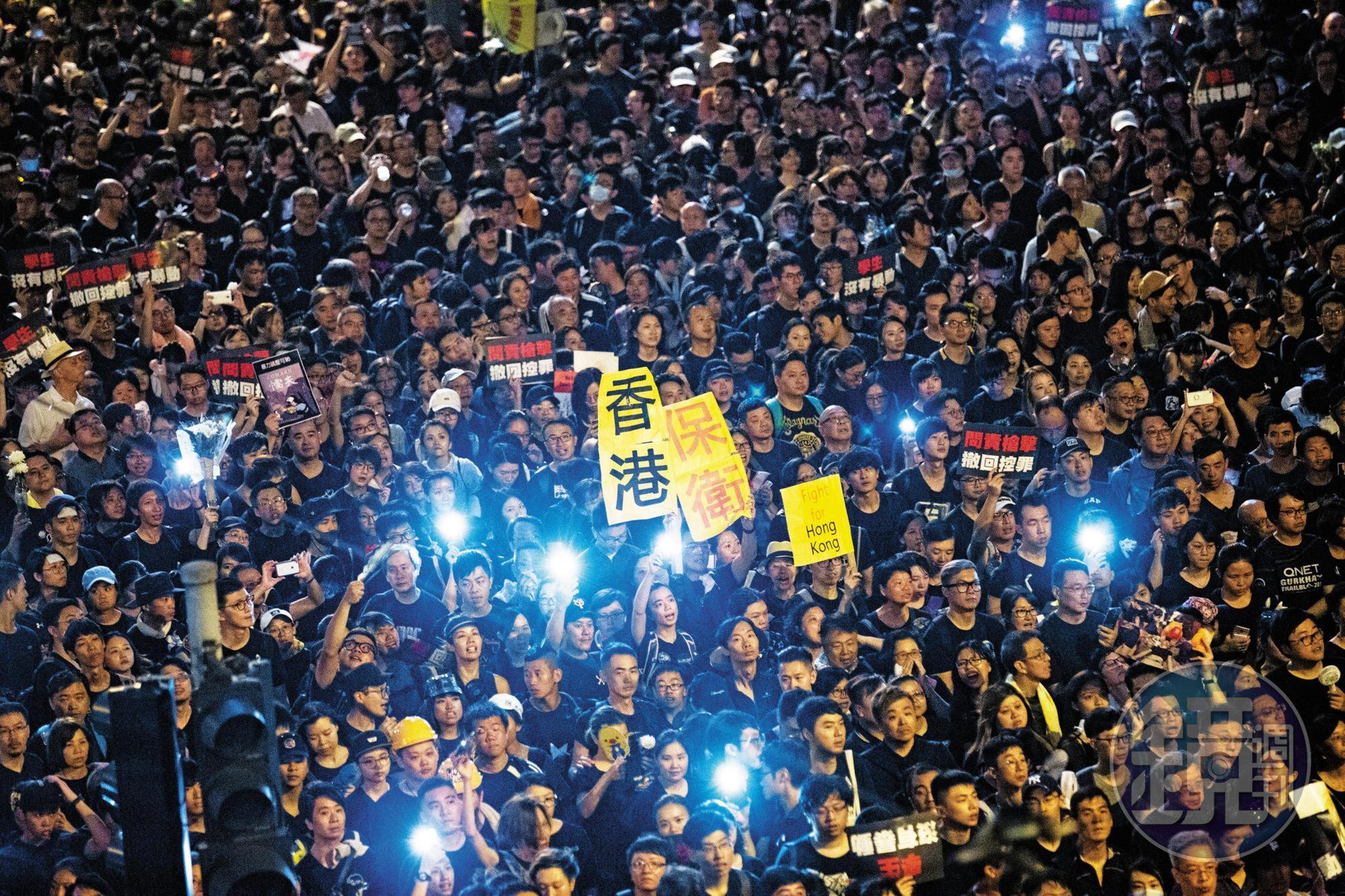 港人針對港府修訂逃犯條例大規模抗爭後，港府決定退讓，暫緩修法，避免對立升高。