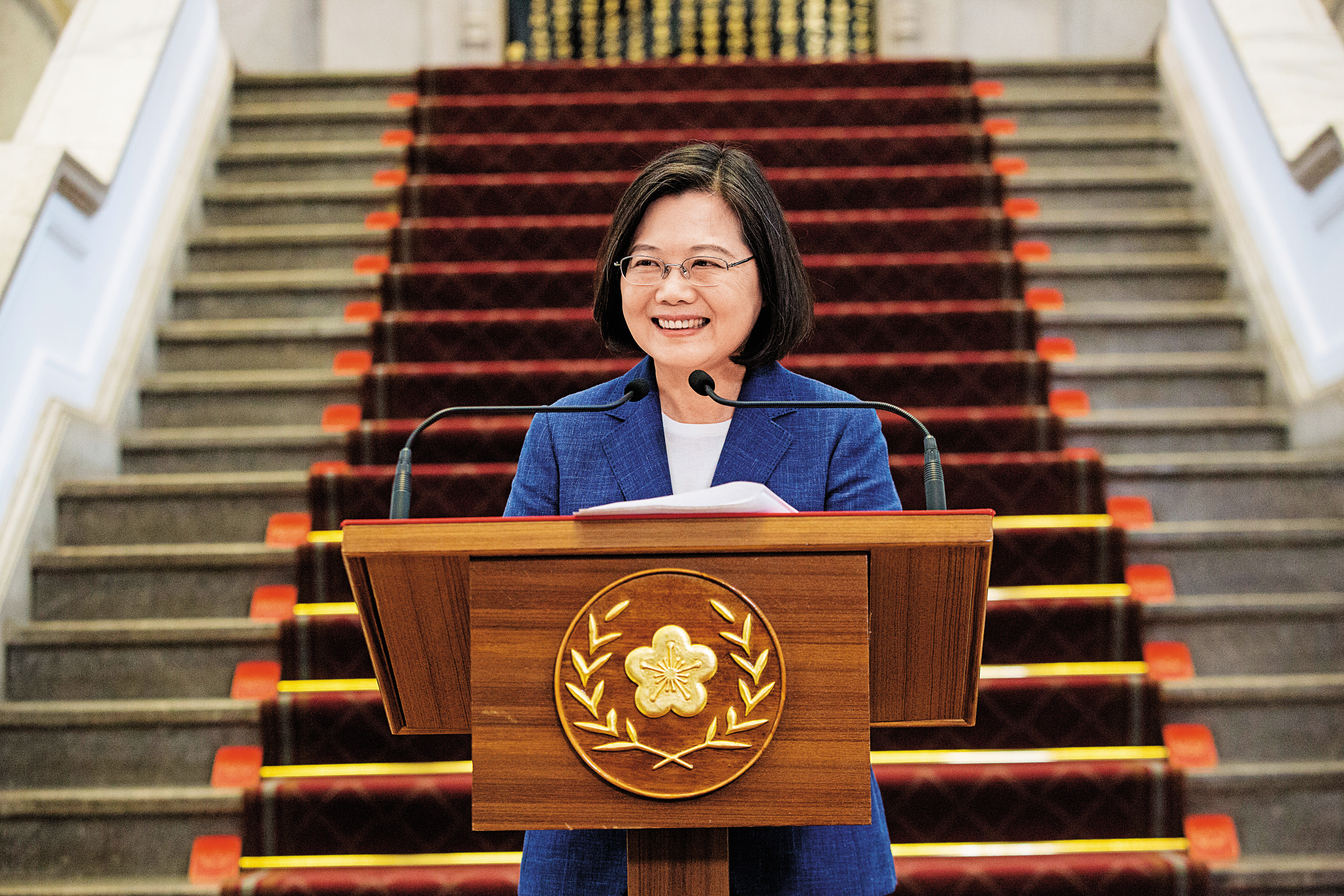 蔡英文總統以8.2個百分點差距領先對手，取得代表民進黨參與2020年總統大選的資格。