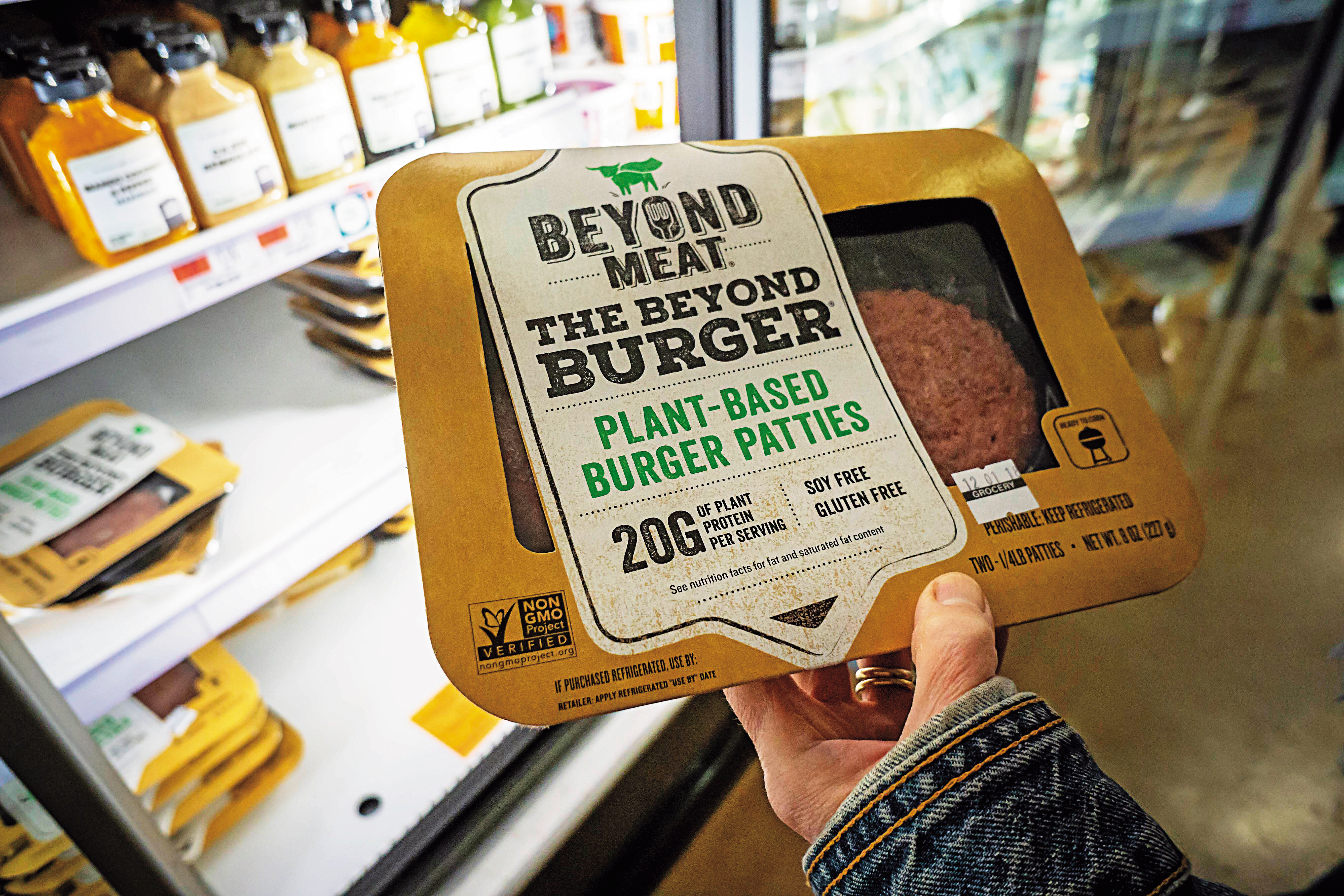 超越肉品（Beyond Meat）公司用碗豆做基底的人造肉，不論口感、色澤、纖維及營養，皆與傳統肉品相同。（東方IC）