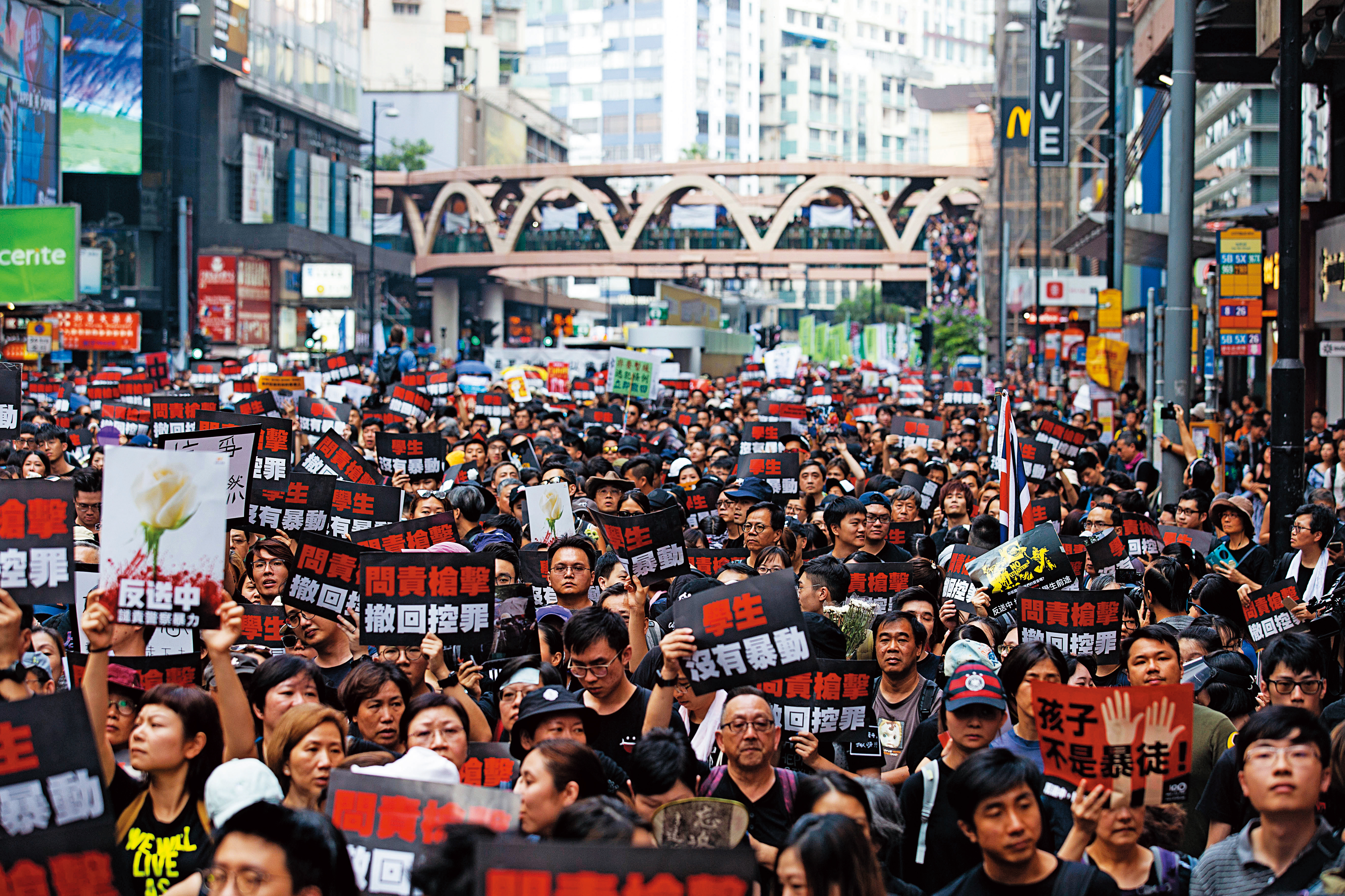 香港反送中抗爭讓台灣反中國意識高漲,也讓蔡英文初選民調支持度飆出半年來新高。
