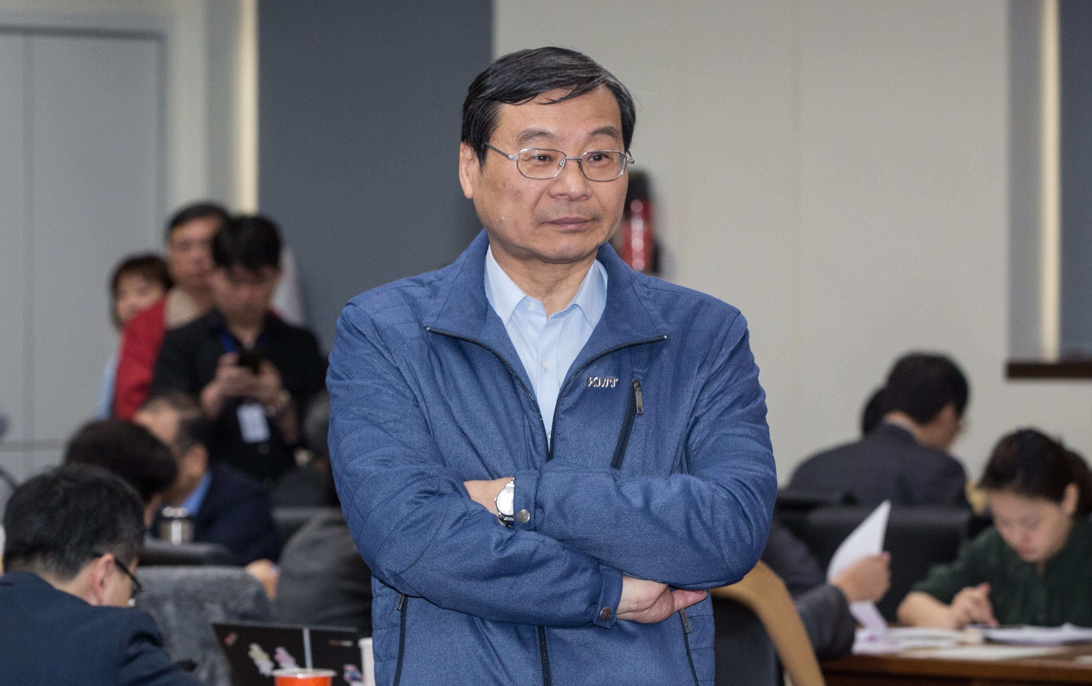 對於公投與大選確定脫鉤，國民黨黨團總召曾銘宗批評民進黨大開倒車。