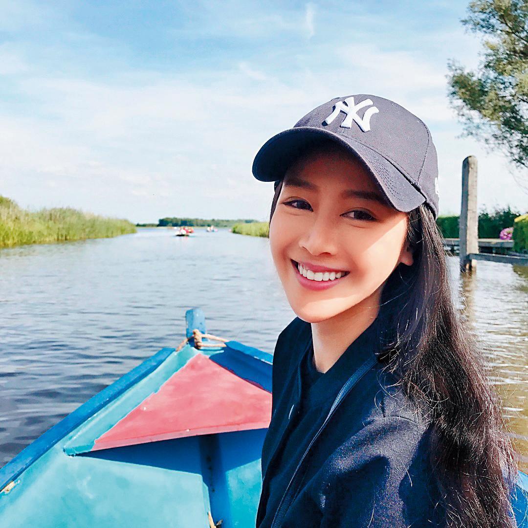 Ivy自己的社群網站上,也有不少頗不自然的個人照,尤其下巴非常吸睛。(翻攝自Ivy IG)