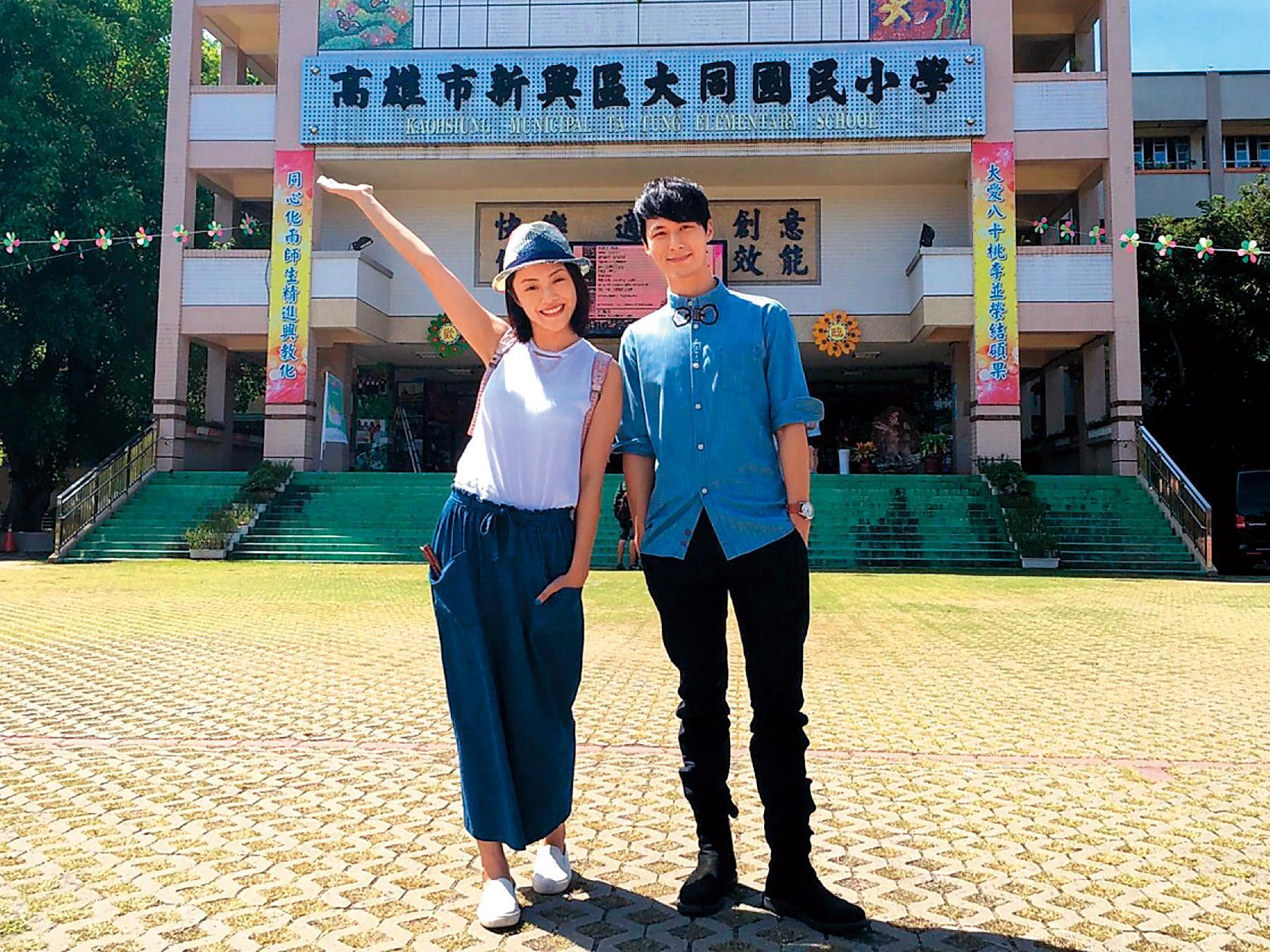 嚴爵(右)因節目《玩客瘋高雄》,與小8(左)熱戀,兩人曾愛得相當高調又大方。(東方IC)