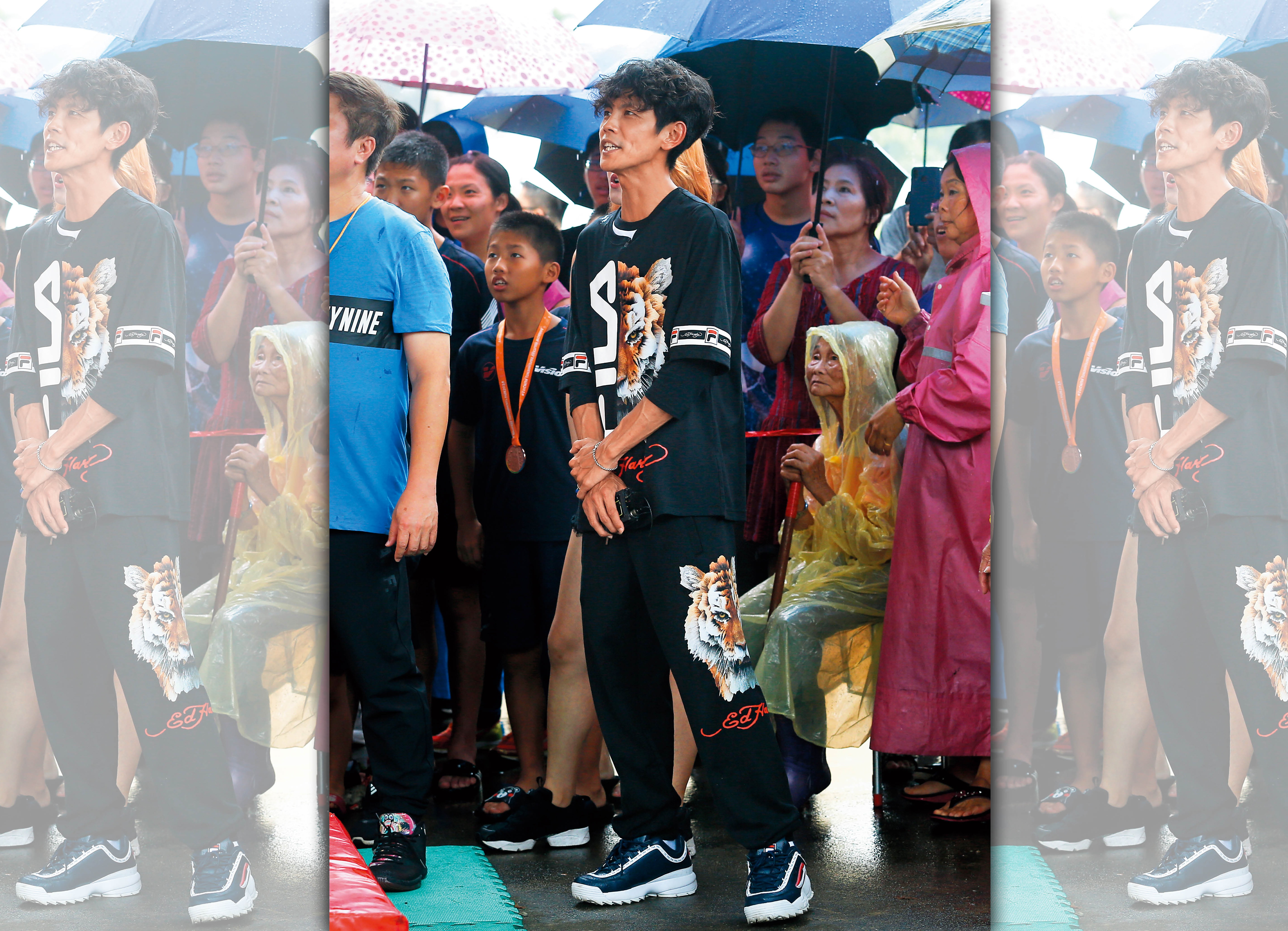 阿翔變成「亂親阿翔」，道歉後節目開錄，他下意識地把下面護得緊緊。