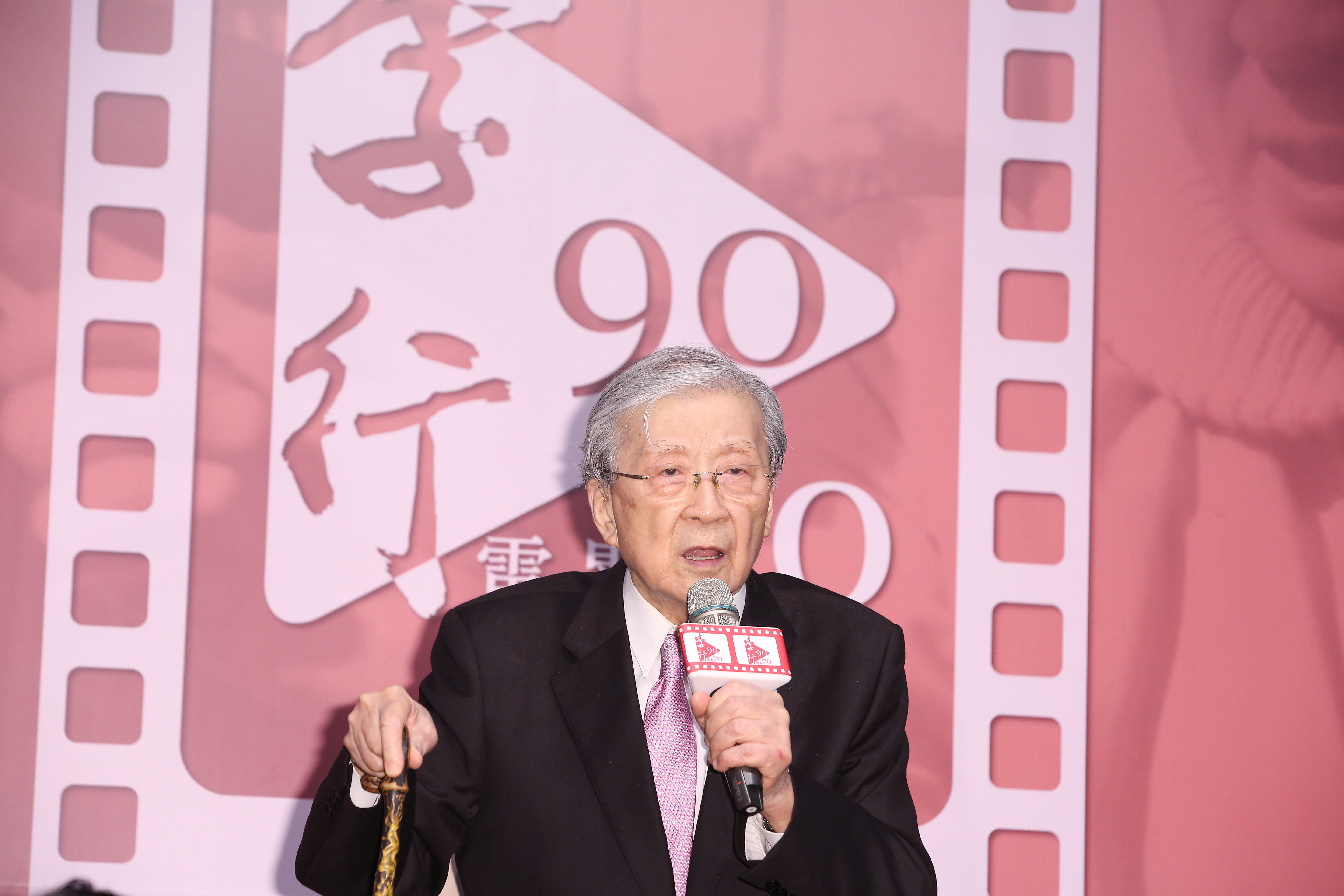 李行導演聽聞今年金雞百花獎與金馬獎撞期，忍不住激動開砲。