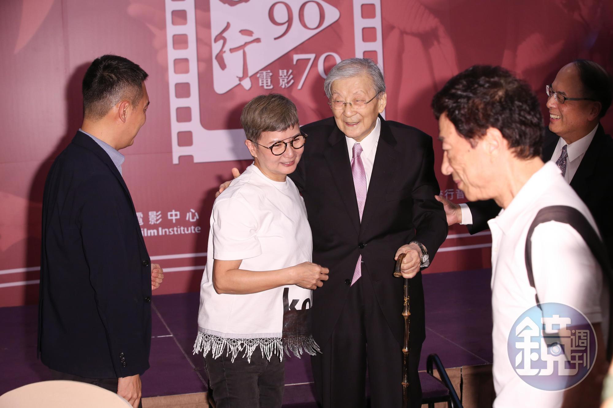 李烈的第一部電影就是李行導演的《小城故事》,如今與王童、張艾嘉、朱延平等人合作監製李行的紀錄片。