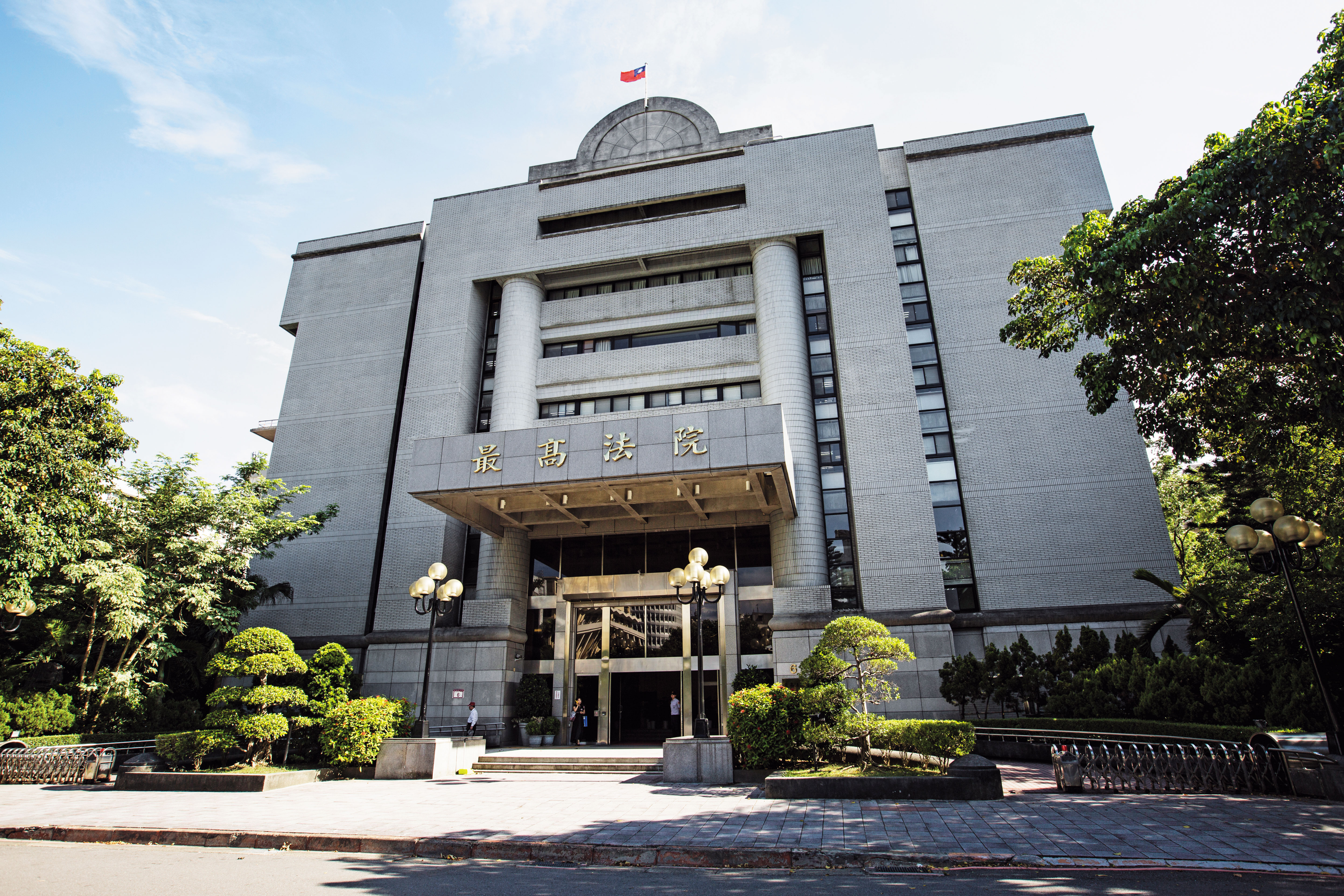 最高法院在2016年已判何智輝有罪確定，但證物竟早就被燒光。
