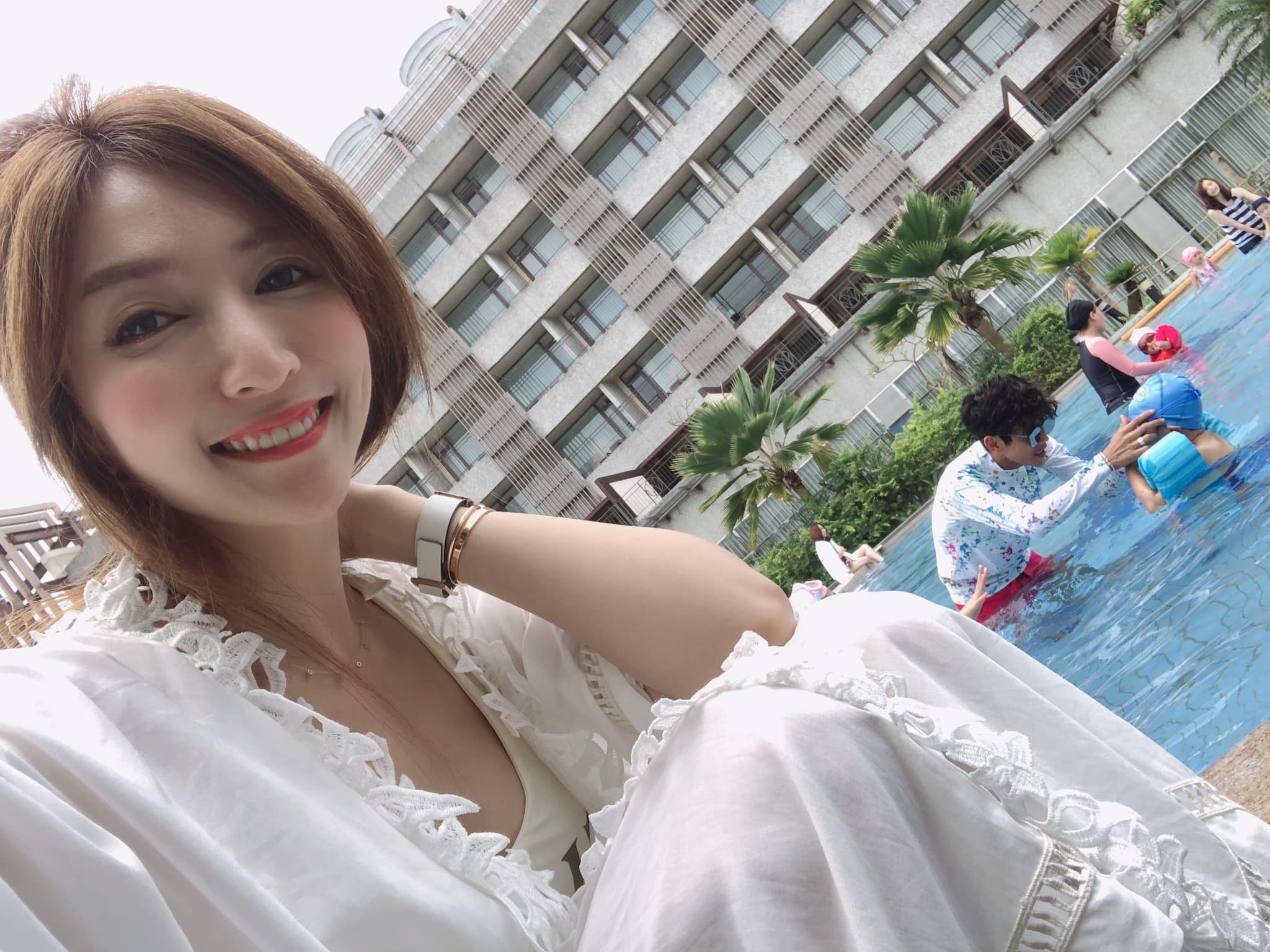 阿翔和老婆Grace一家五口。（翻攝自Out Of Control 媽咪Grace粉絲專頁）