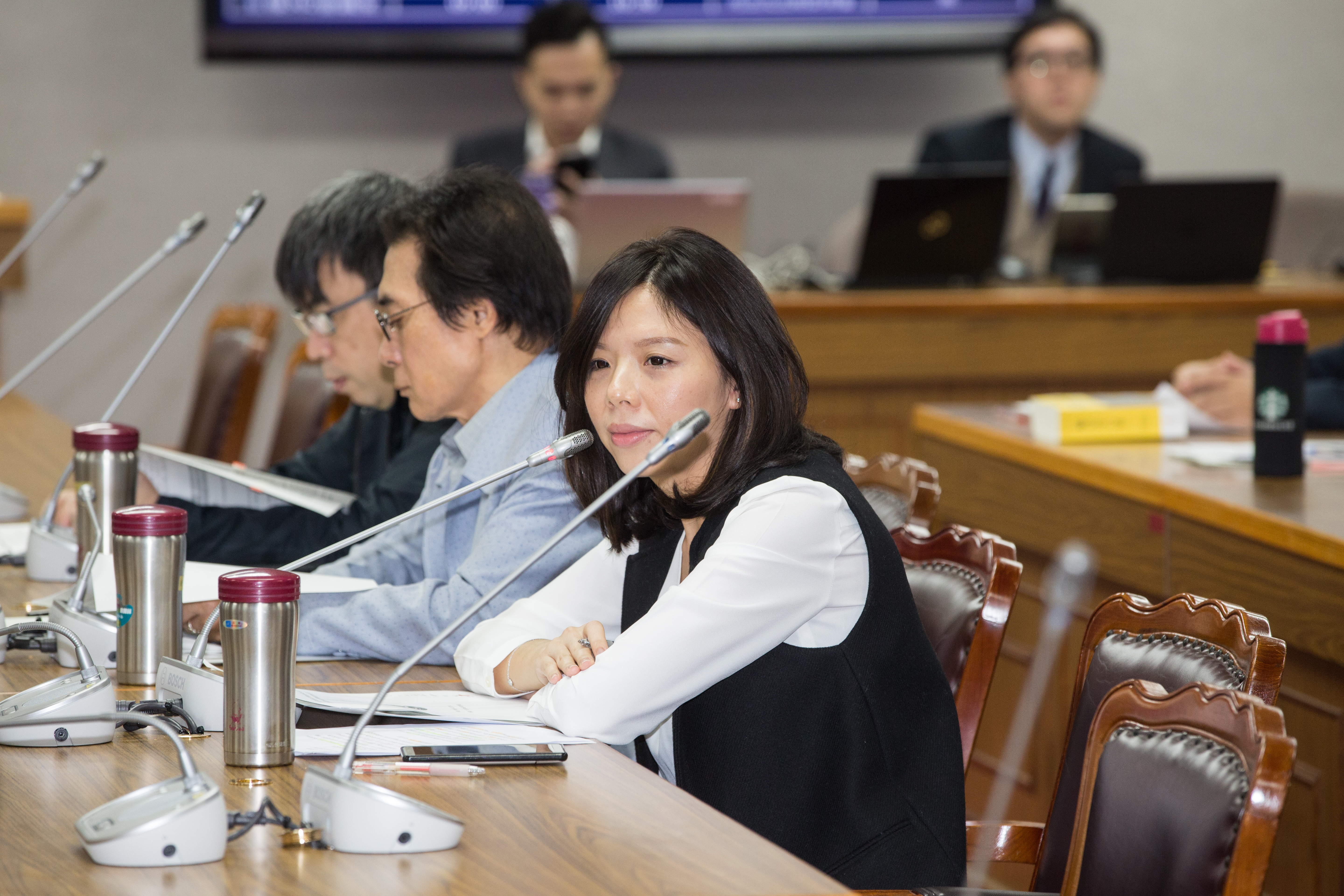 時代力量立委洪慈庸在臉書表達對兩岸看法。