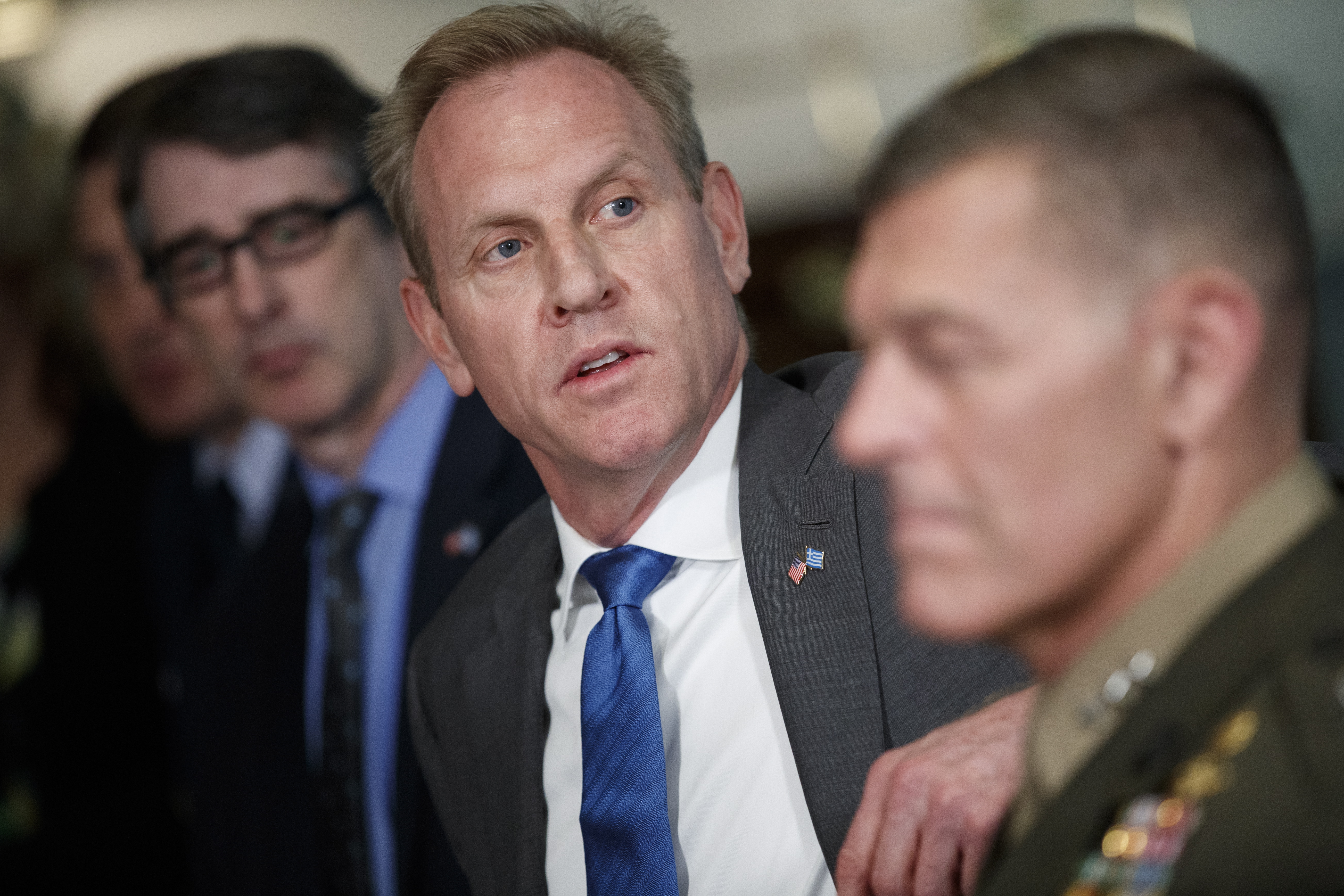 美國國防部代理部長Patrick Shanahan（右2）的正式部長任命因陳年家暴醜聞遭撤回。（東方IC）