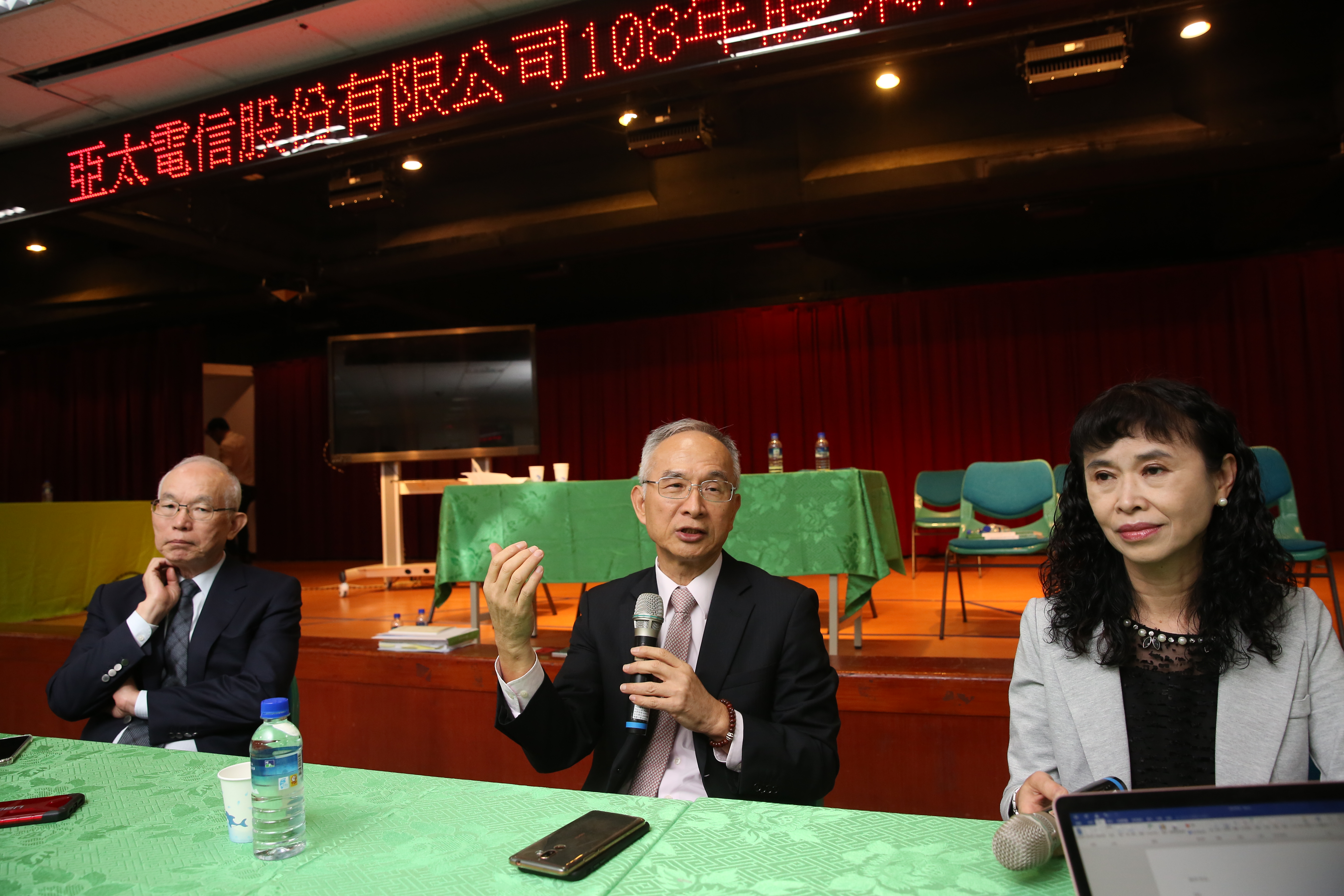 對黃國昌點名郭台銘是媒體大亨，呂芳銘表示已請郭董主動退出，也已向NCC送件。