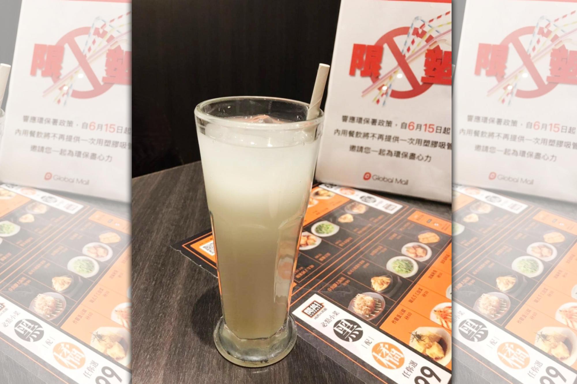 響應環保署減塑措施，Global Mall全店提前在6月中起，停止提供一次用塑膠吸管。（業者提供）