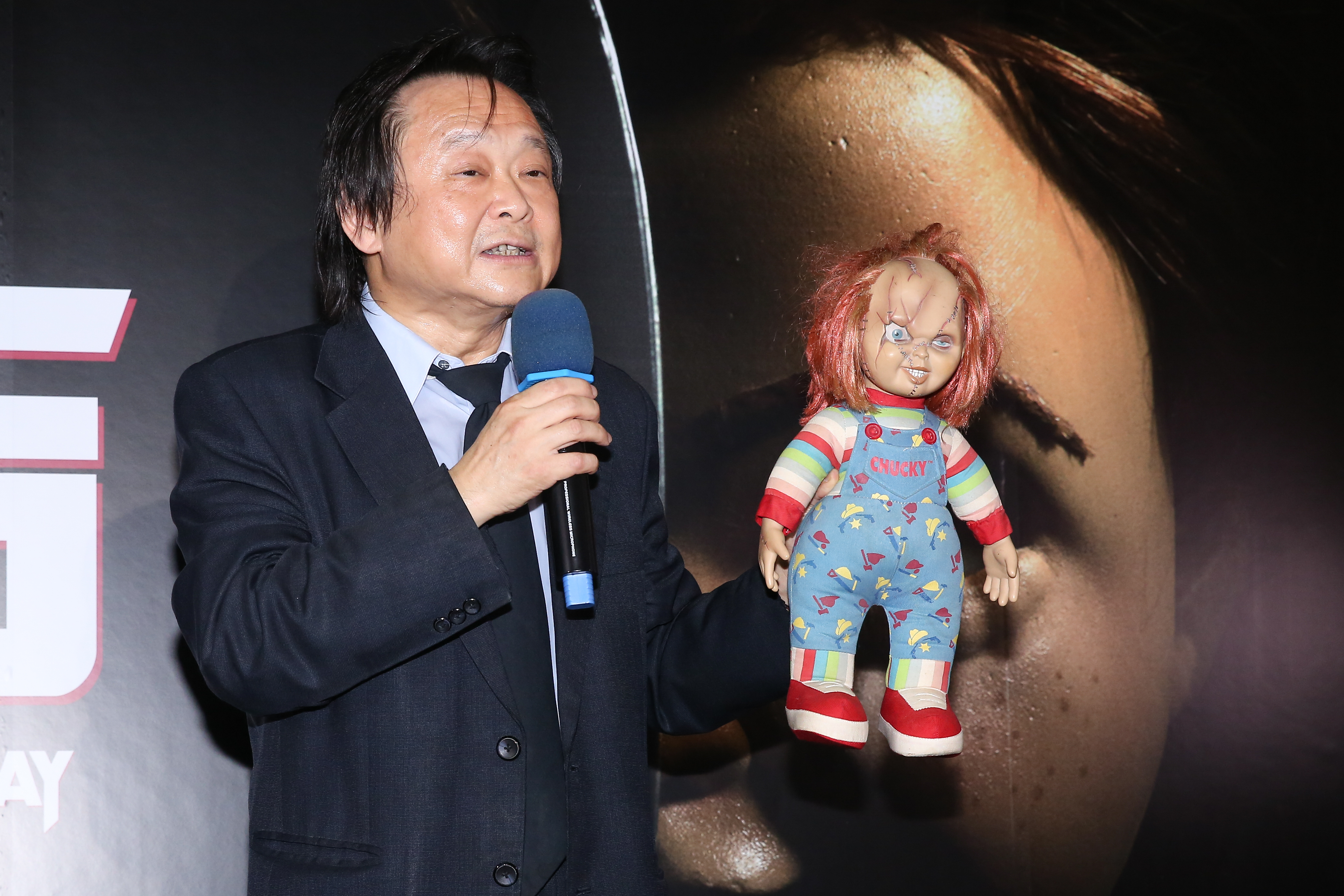 台北市議員王世堅手上的恰奇娃娃，是原版的造型，重拍版的《恰奇》則會有新的造型。