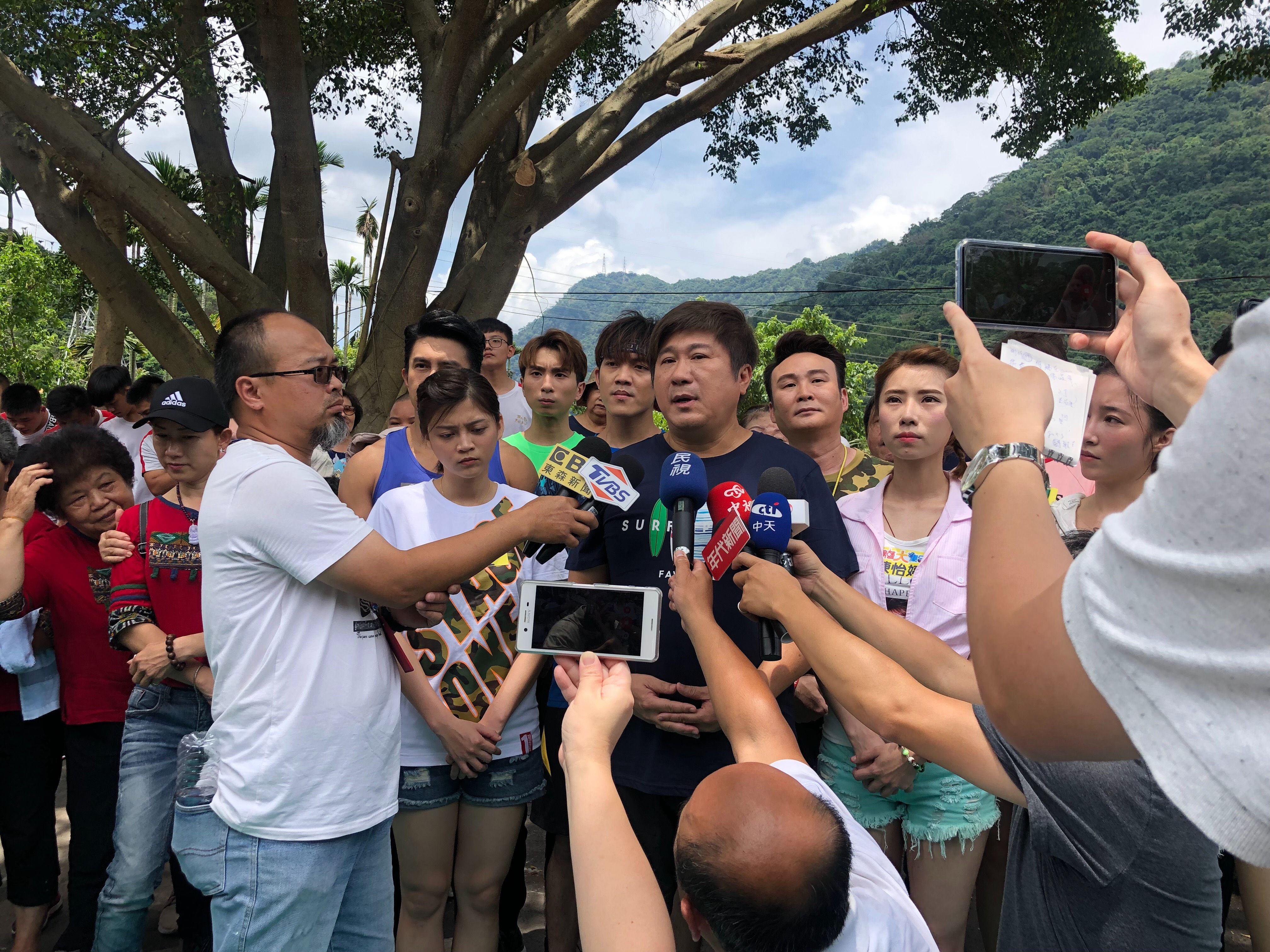 阿翔、謝忻不在，胡瓜拉肚子節目照錄。（民視提供）