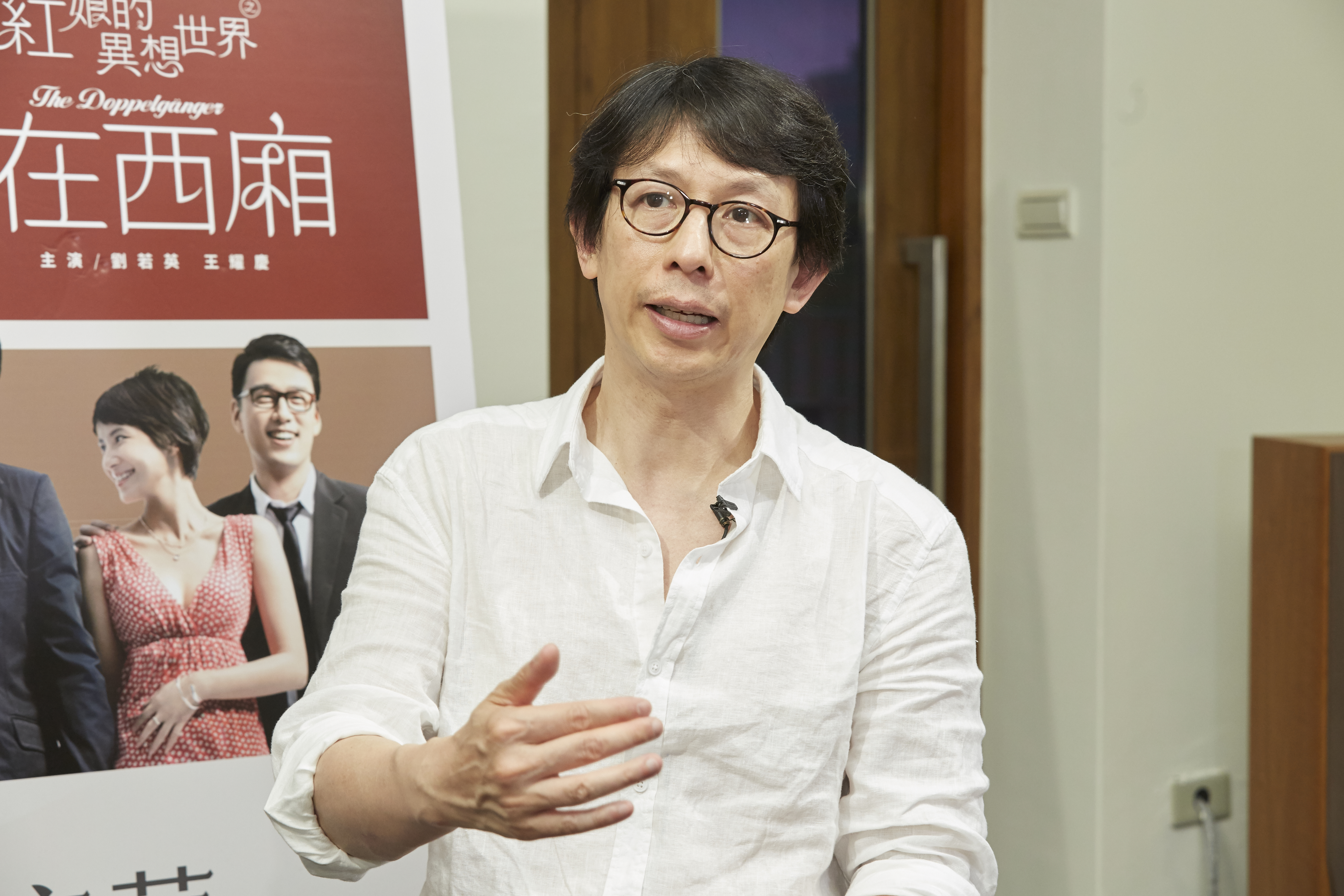 幾年前林奕華曾被稱為「港台八卦教科書」,但他坦言,如今再講「八卦」已過時,因為「一切都只是套路」。