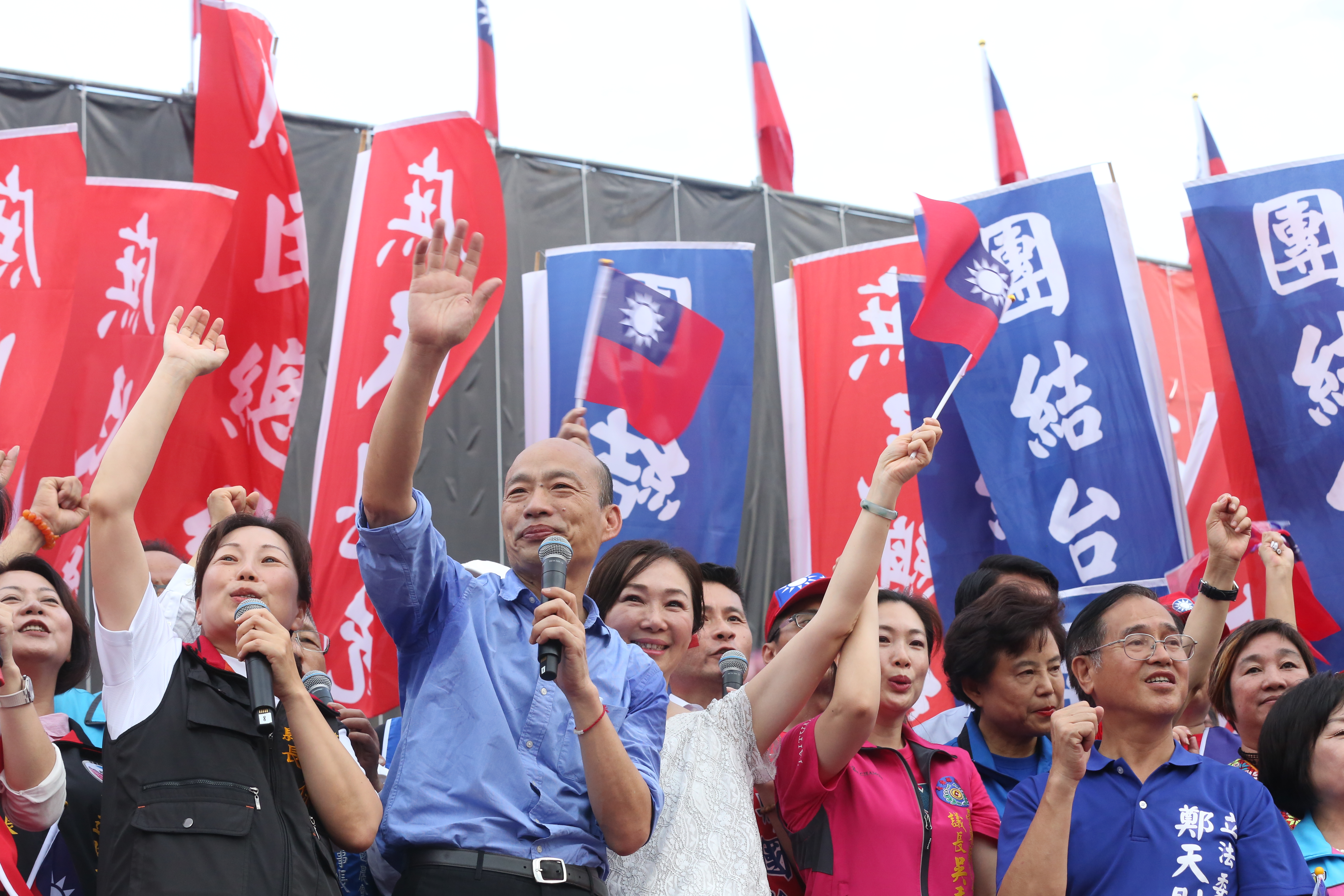 韓國瑜出席活動時被學生嗆聲，作家溫朗東卻認為韓國瑜表現出的細節，讓他不寒而慄。