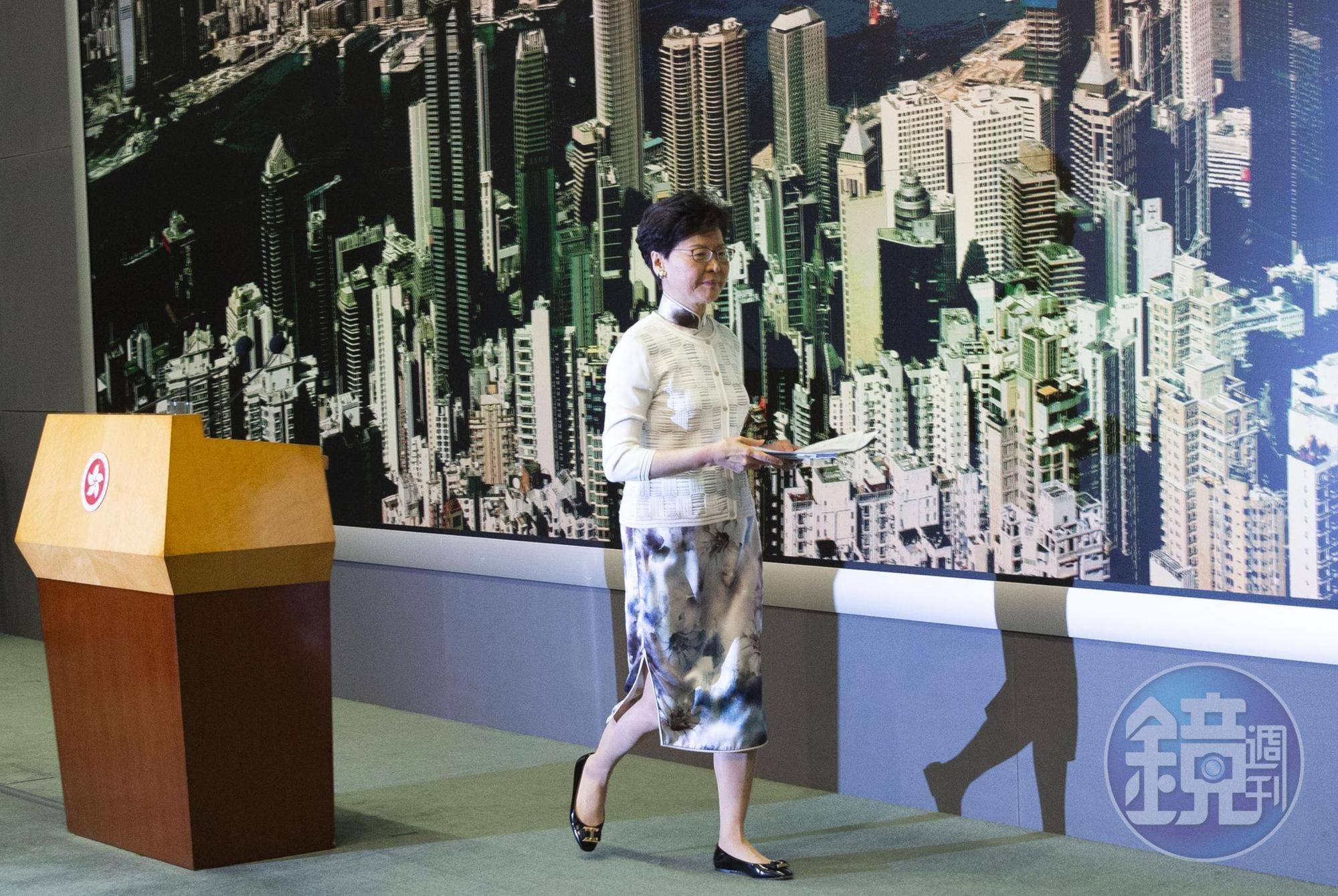 香港特首鄭林月娥在大規模街頭抗爭後,在週日發表道歉聲明。