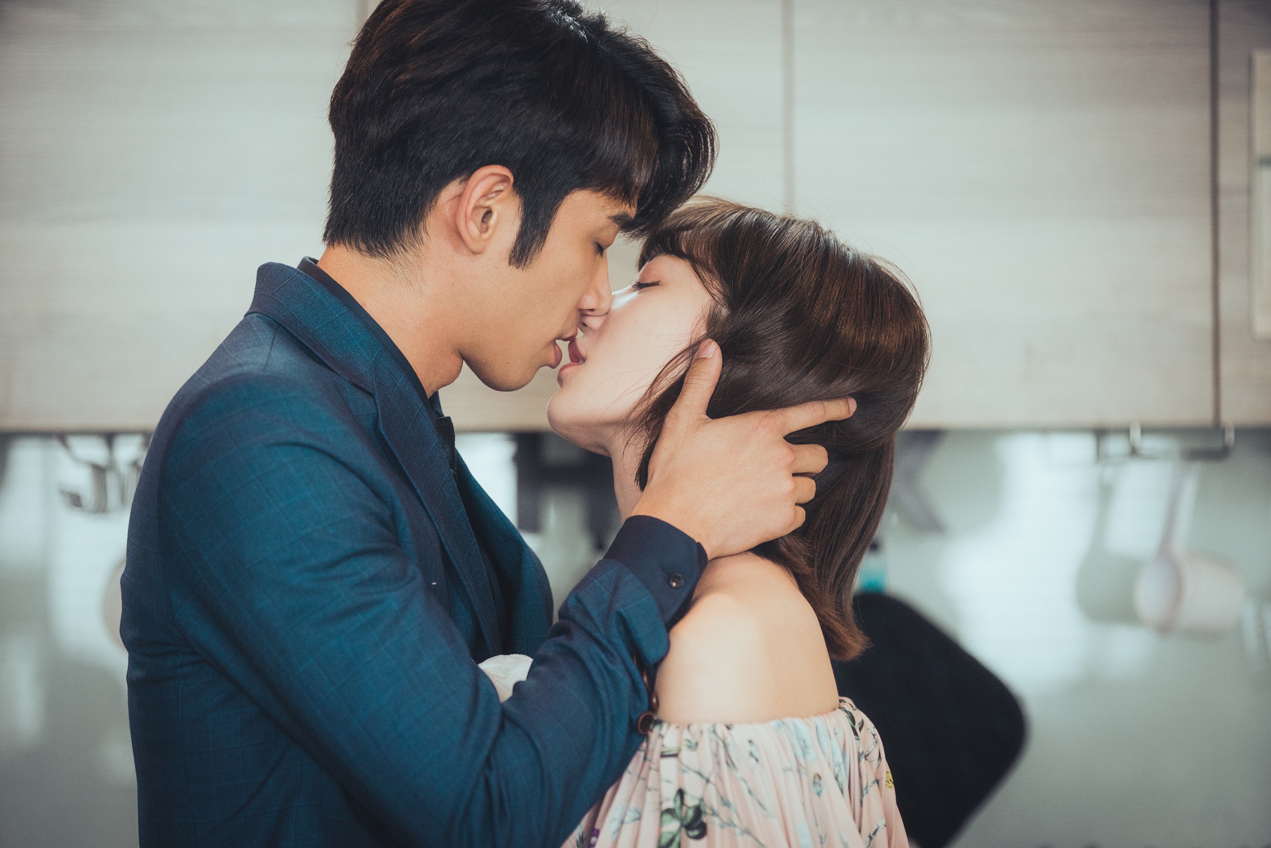 劉以豪和郭雪芙在新集數又有激吻場景。（八大提供）