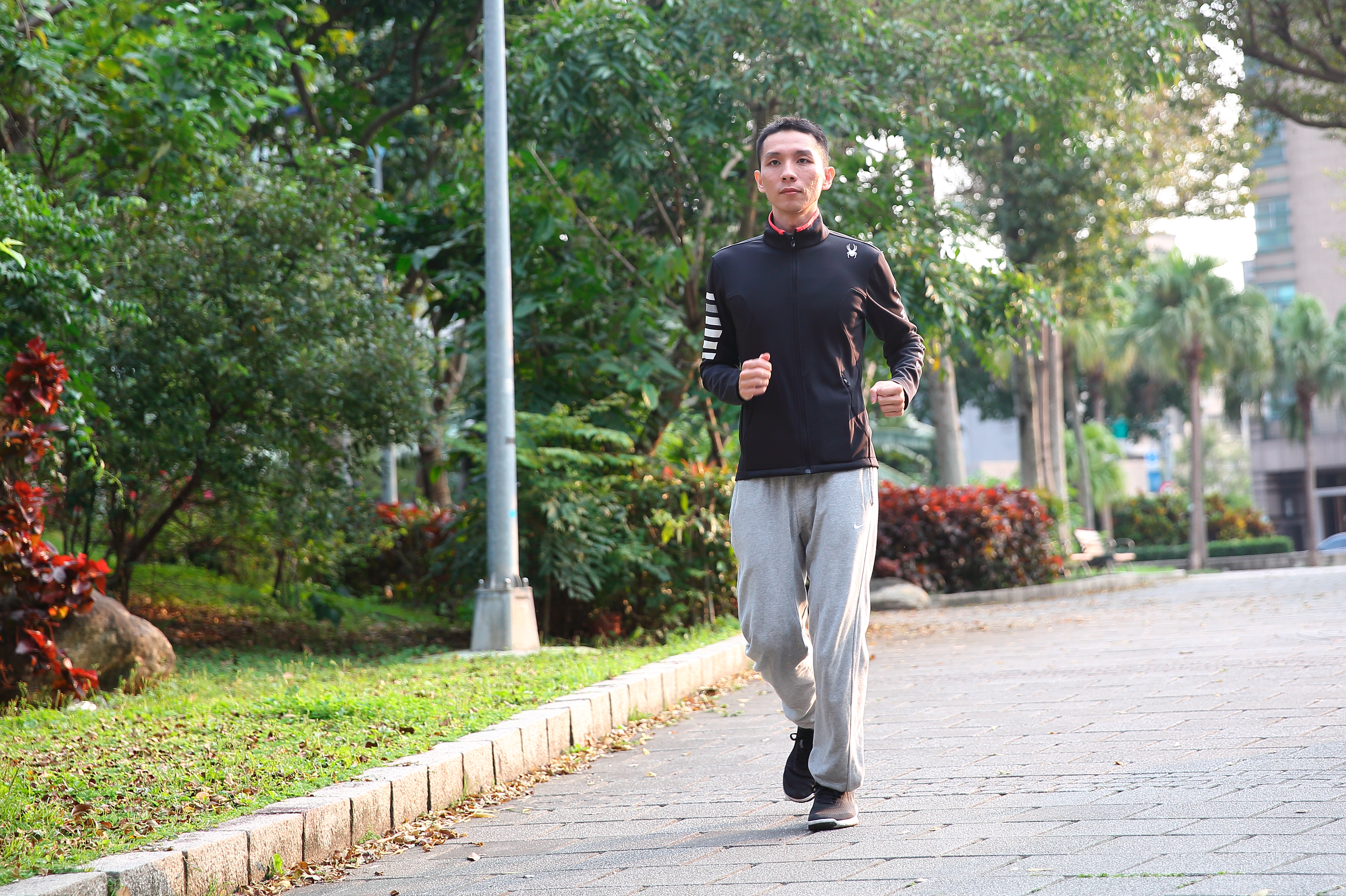 瑞斯克平日喜愛跑步，一直關注跑步機和健身器材製造產業，今年初看到喬山營運有爆發性成長，果然股價大漲一倍。