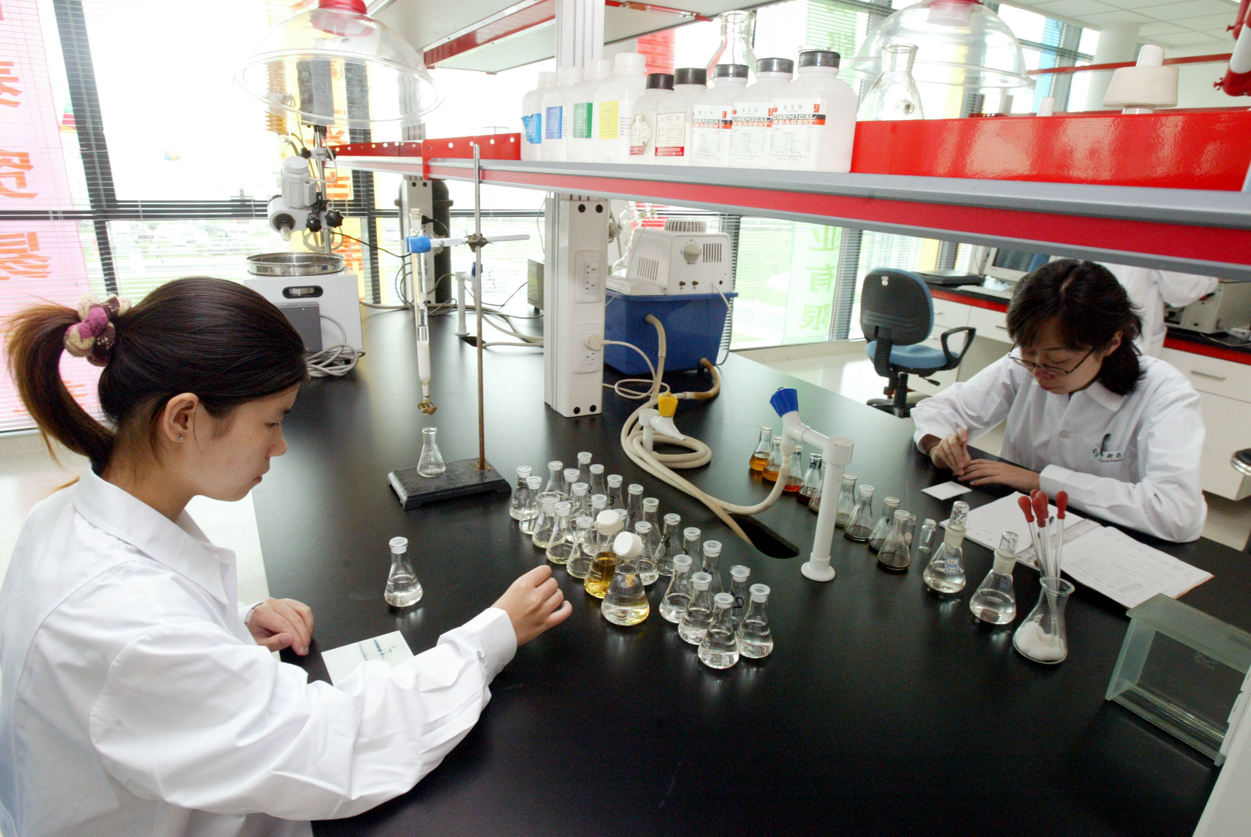 生技股的合理本益比可以高達30倍，瑞斯克建議以產業股王為基準，設定停利參考指標。（東方IC）