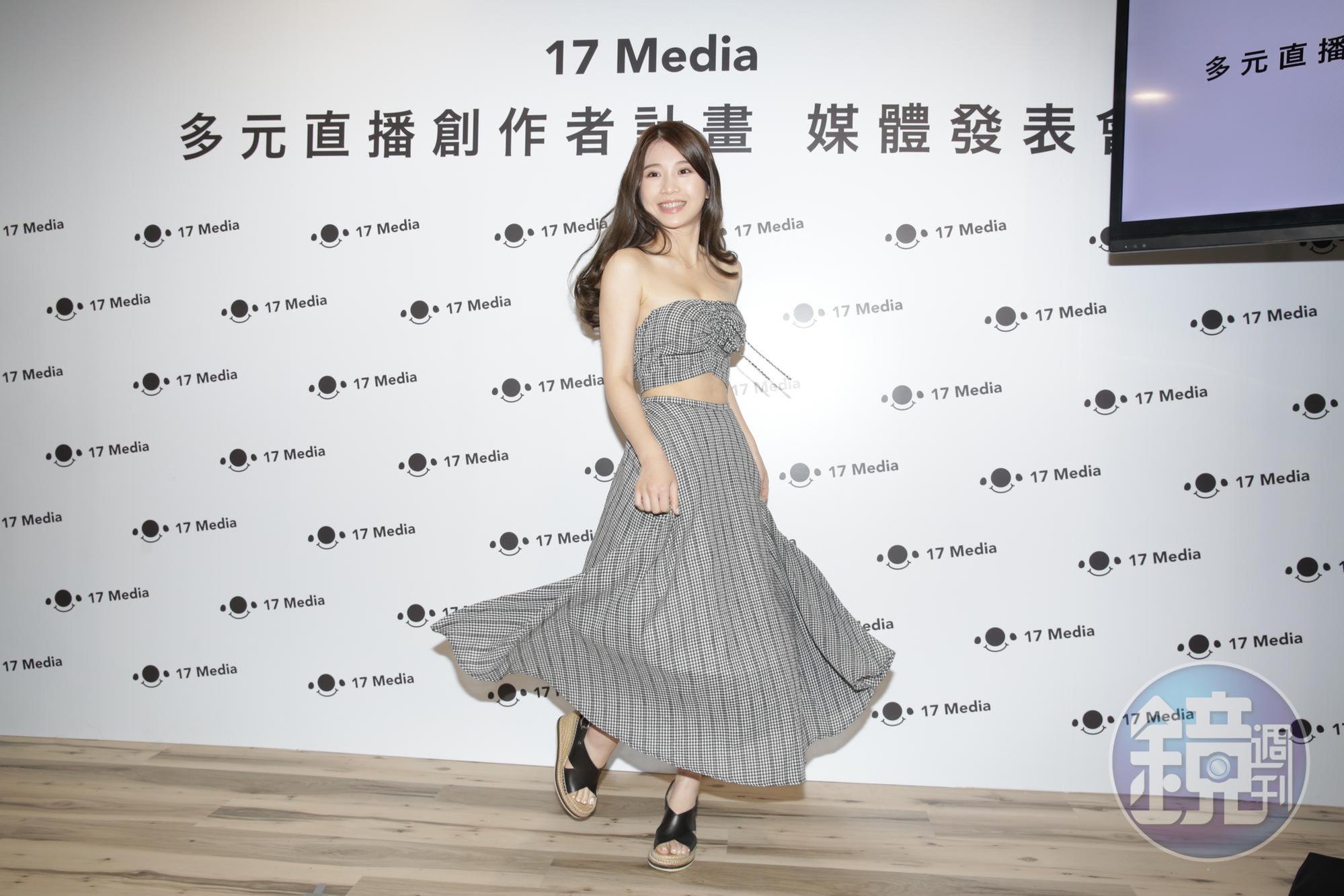 雞排妹受邀將在直播平台開節目。