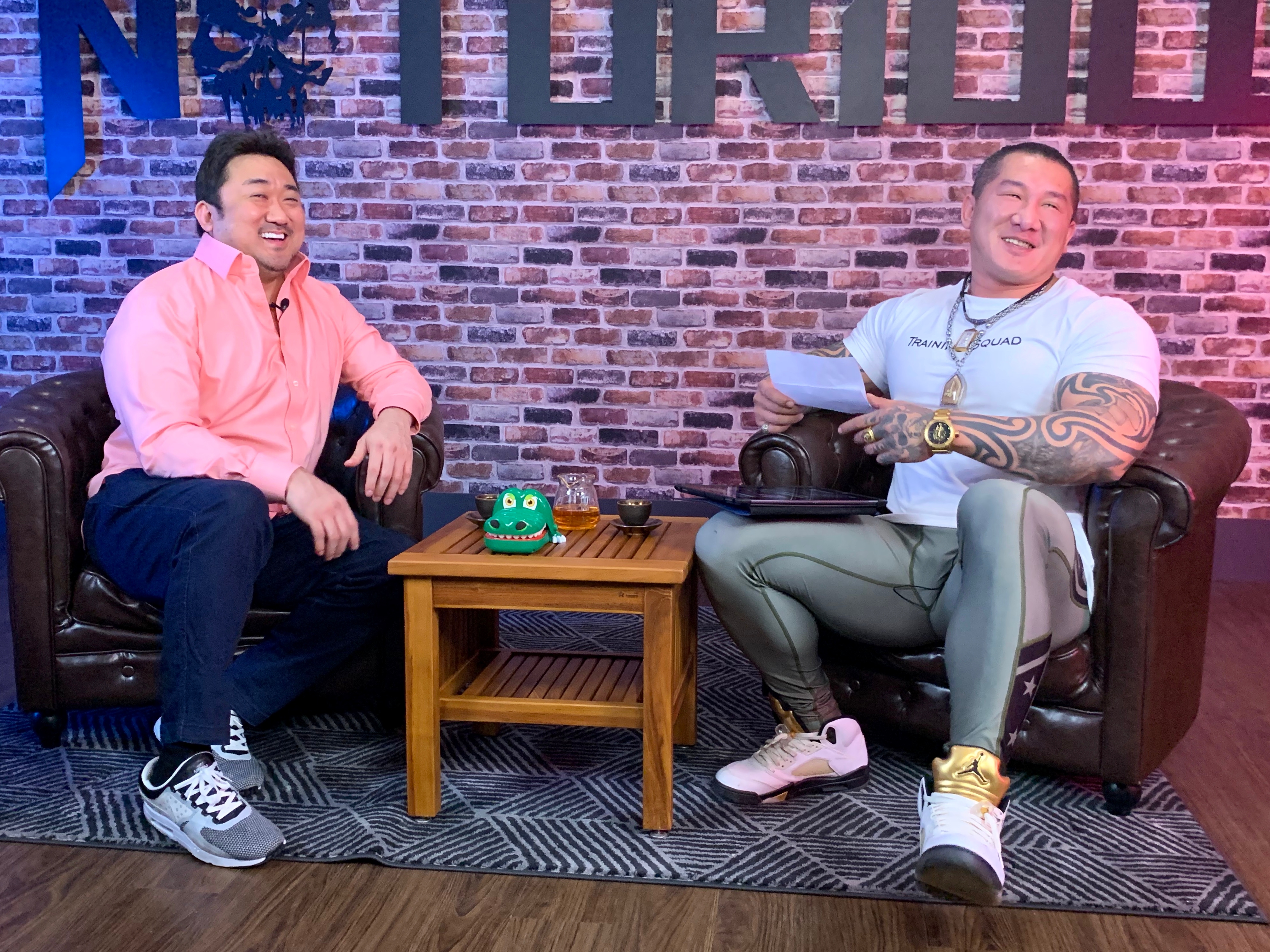 馬東石與館長相見歡，直播大聊電影《極惡對決》。（威視電影提供）