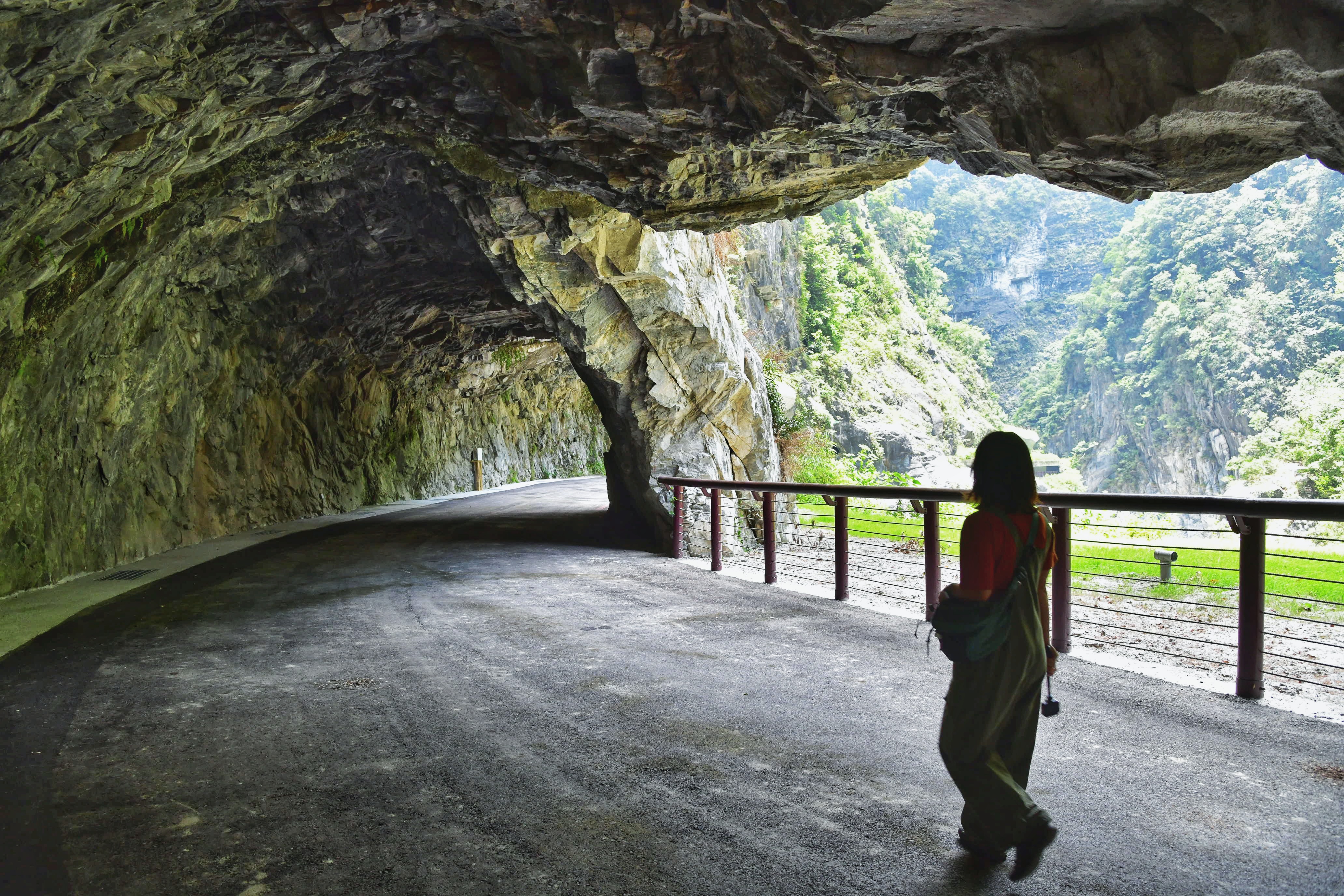 彎彎曲曲的九曲洞，已經整修完成。