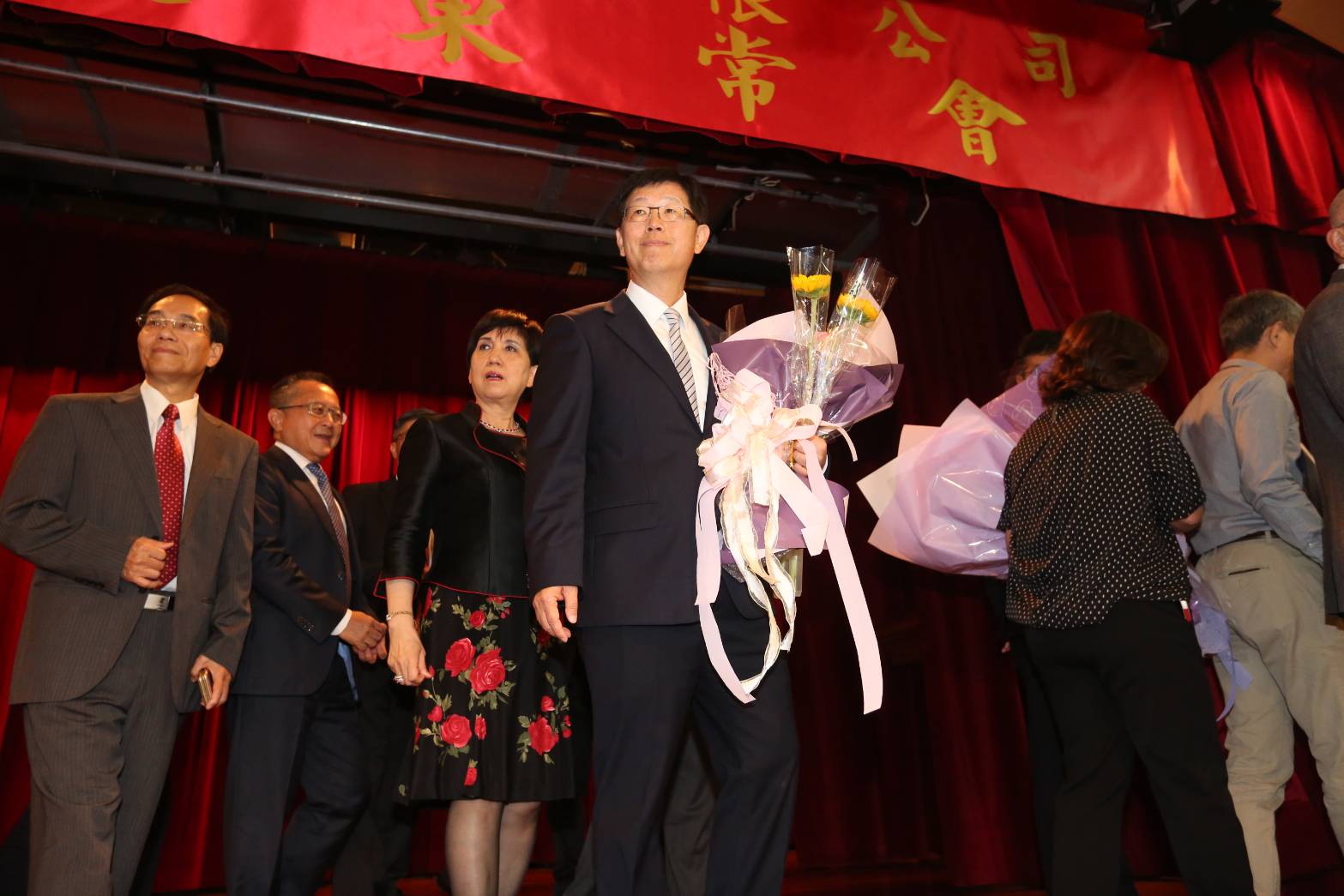 鴻海集團新董事長由劉揚偉接任。