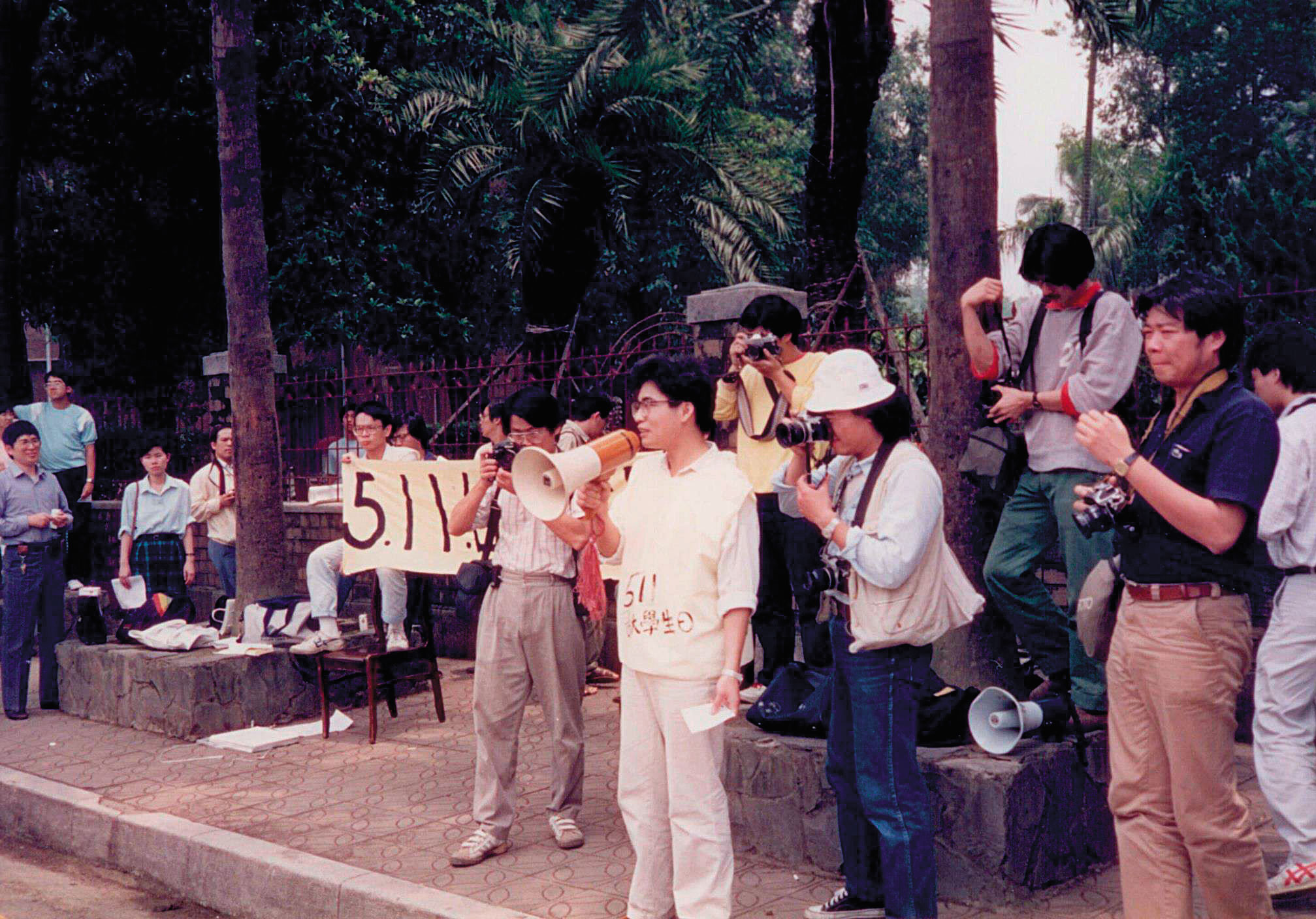 1987年，吳介民就讀台大期間與夥伴們爭取校園民主改革。（吳介民提供）